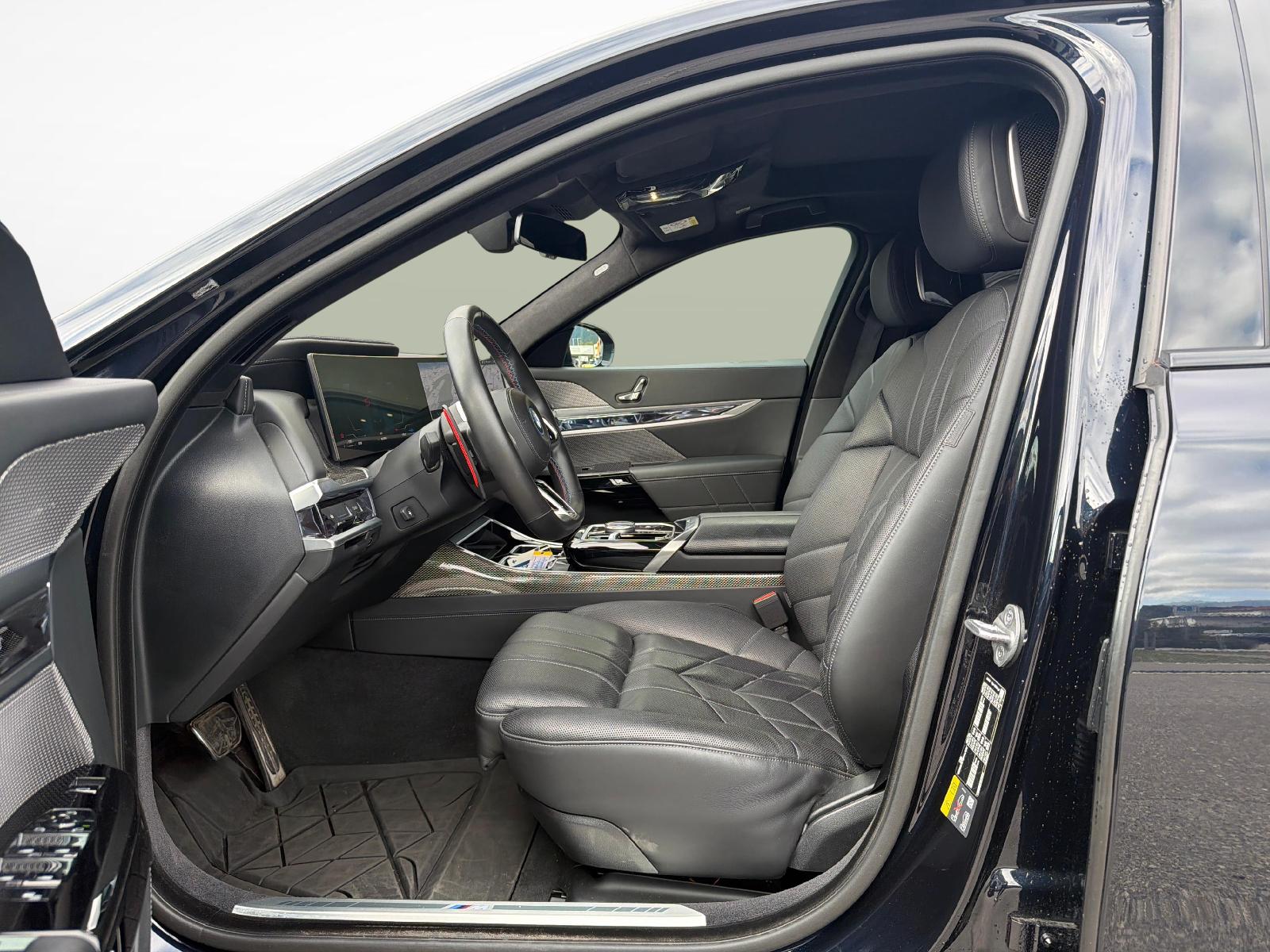 BMW M760e xDrive-image-9