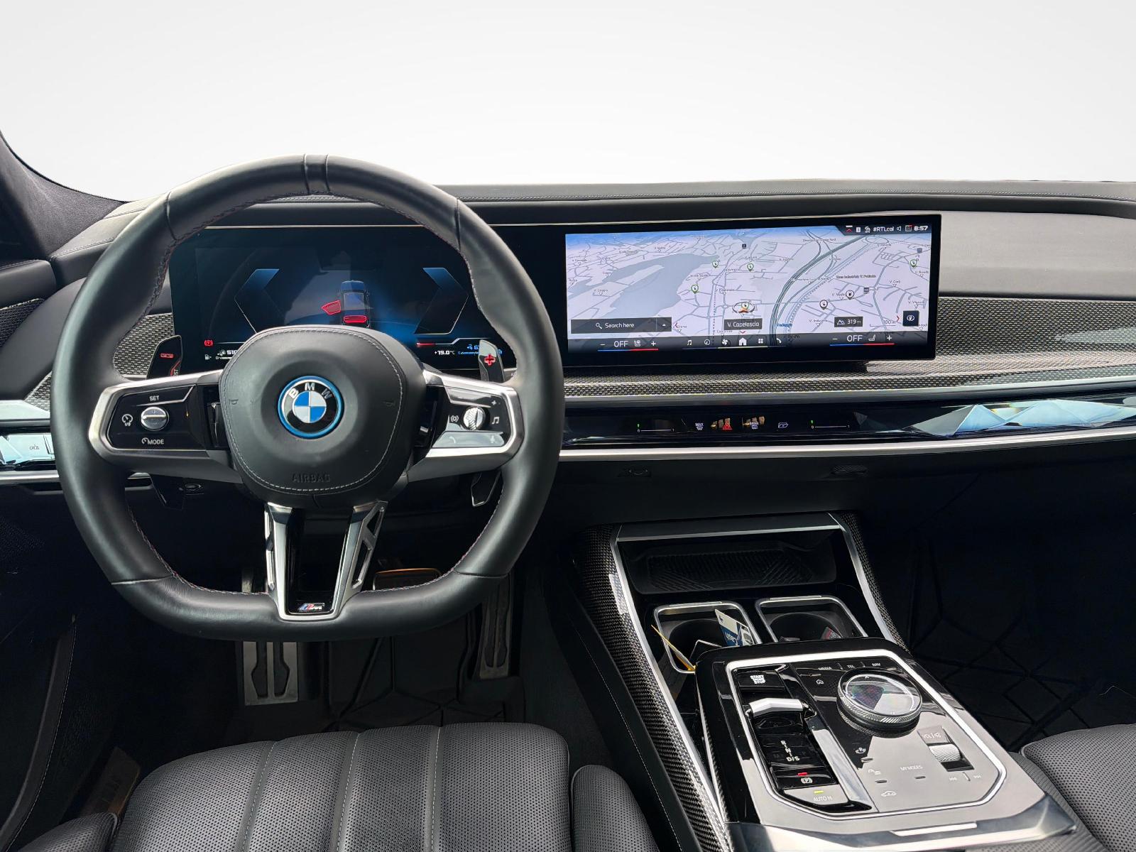 BMW M760e xDrive-image-12