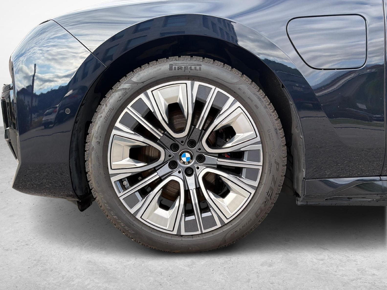 BMW M760e xDrive-image-8