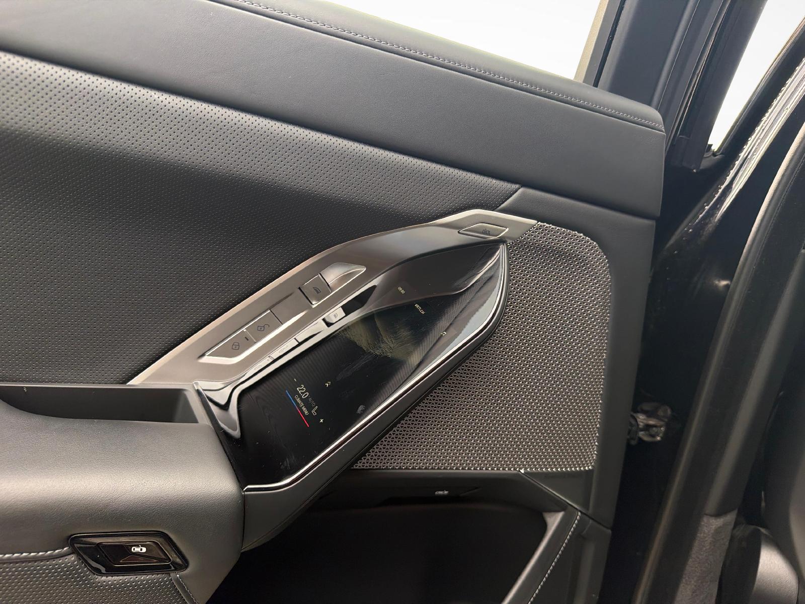 BMW M760e xDrive-image-17