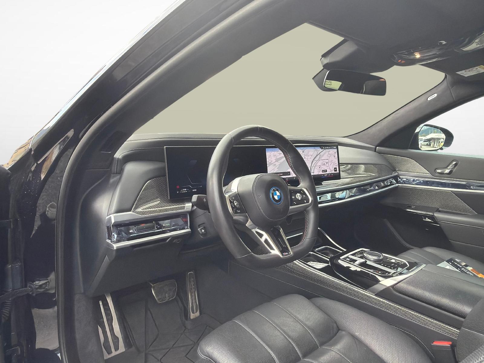 BMW M760e xDrive-image-10