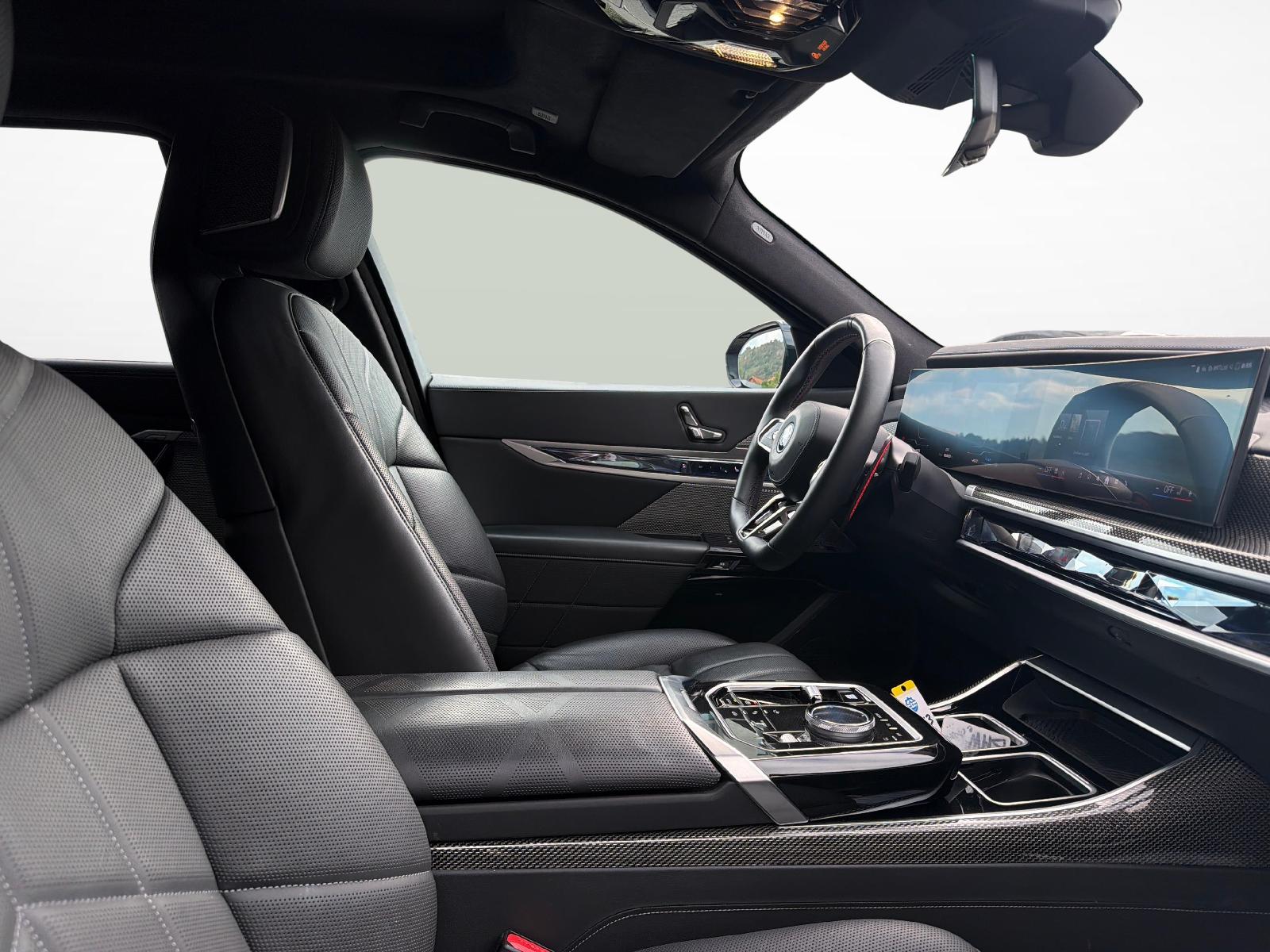 BMW M760e xDrive-image-14