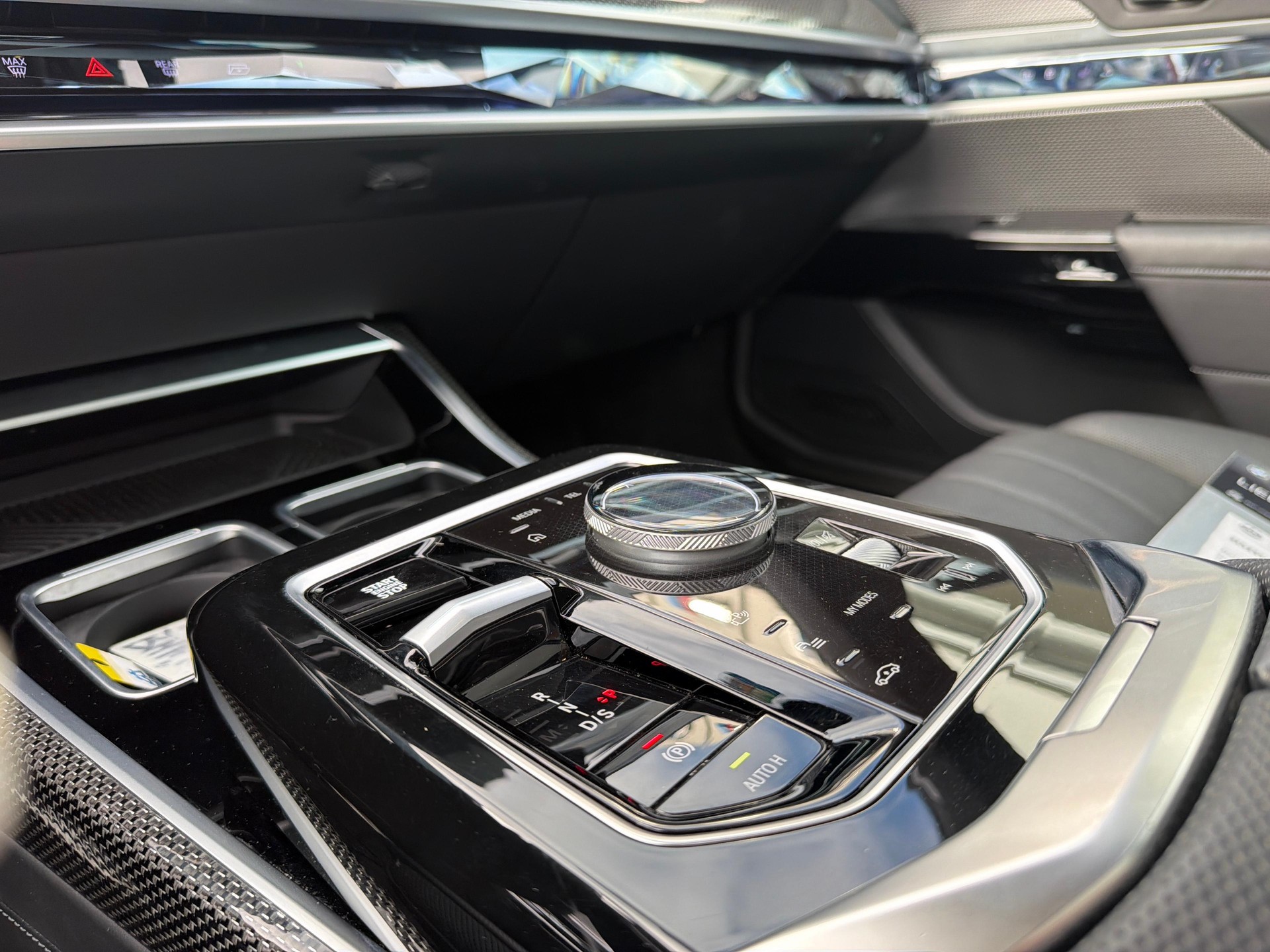 BMW M760e xDrive-image-13