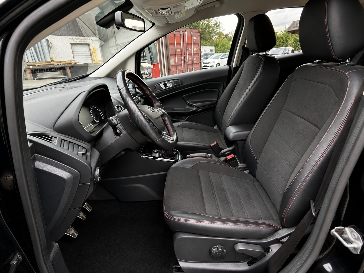 FORD EcoSport 1.5 TDCi ST-Line AWD-image-6