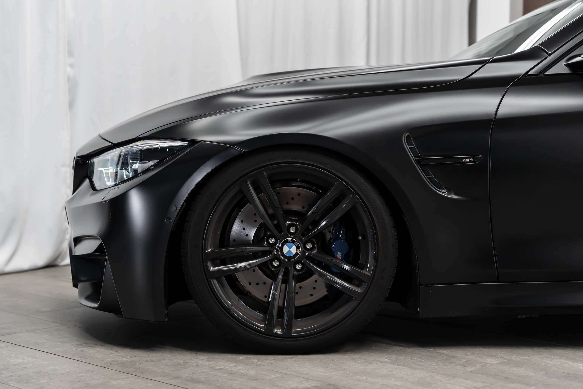 BMW M4 Coupé DKG *CH-Fahrzeug*M-Performance*Carbon*Panorama*Head-Up*-image-4