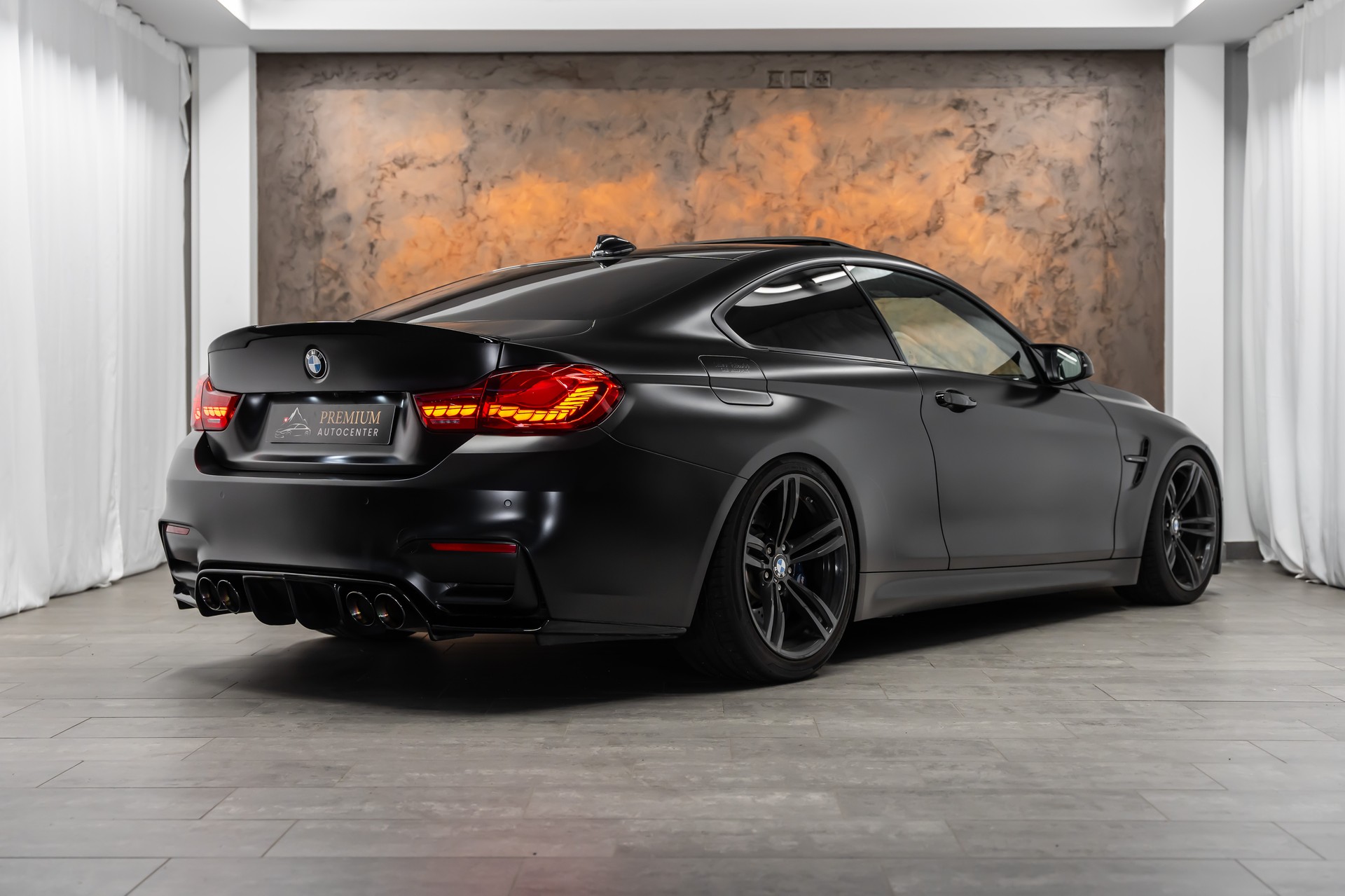 BMW M4 Coupé DKG *CH-Fahrzeug*M-Performance*Carbon*Panorama*Head-Up*-image-5