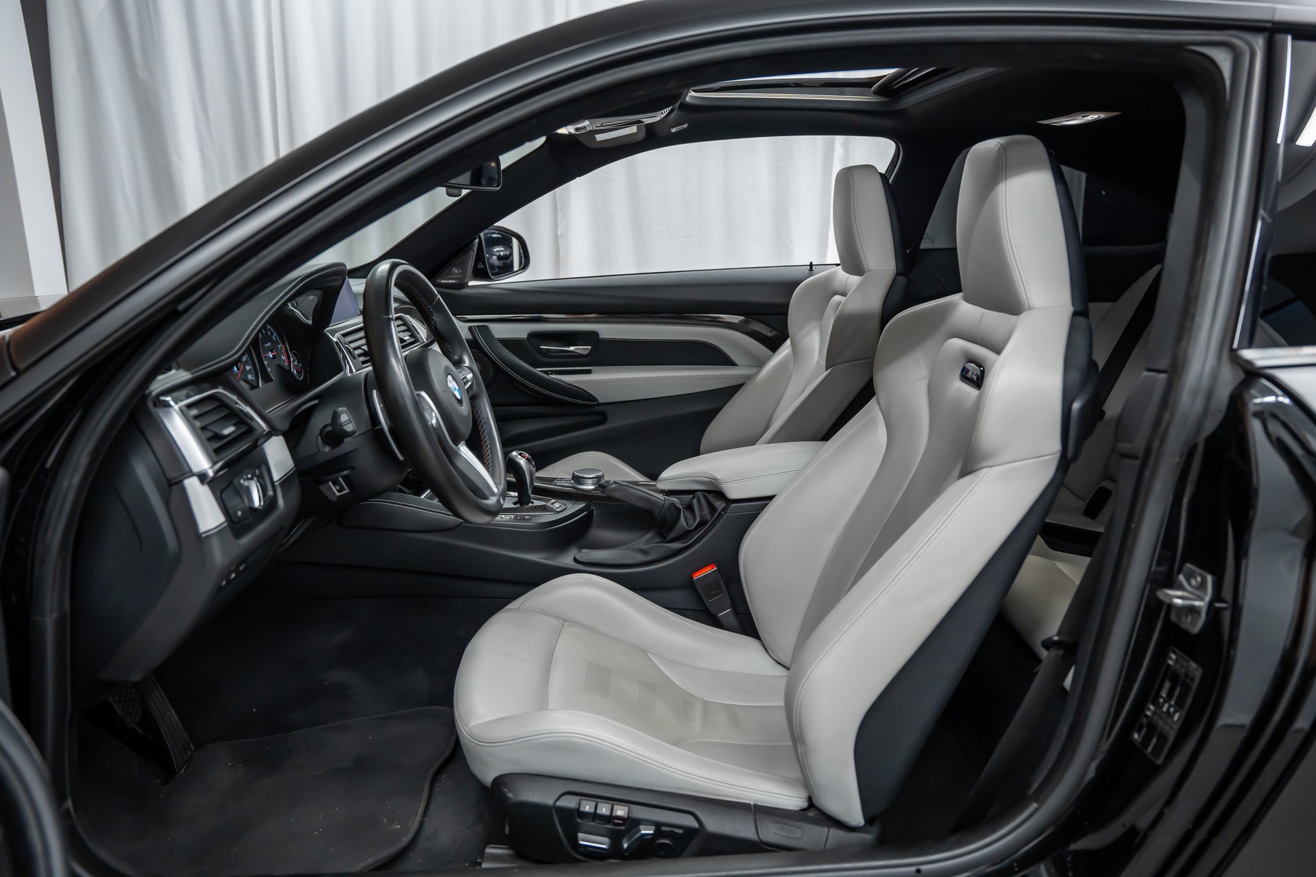 BMW M4 Coupé DKG *CH-Fahrzeug*M-Performance*Carbon*Panorama*Head-Up*-image-14