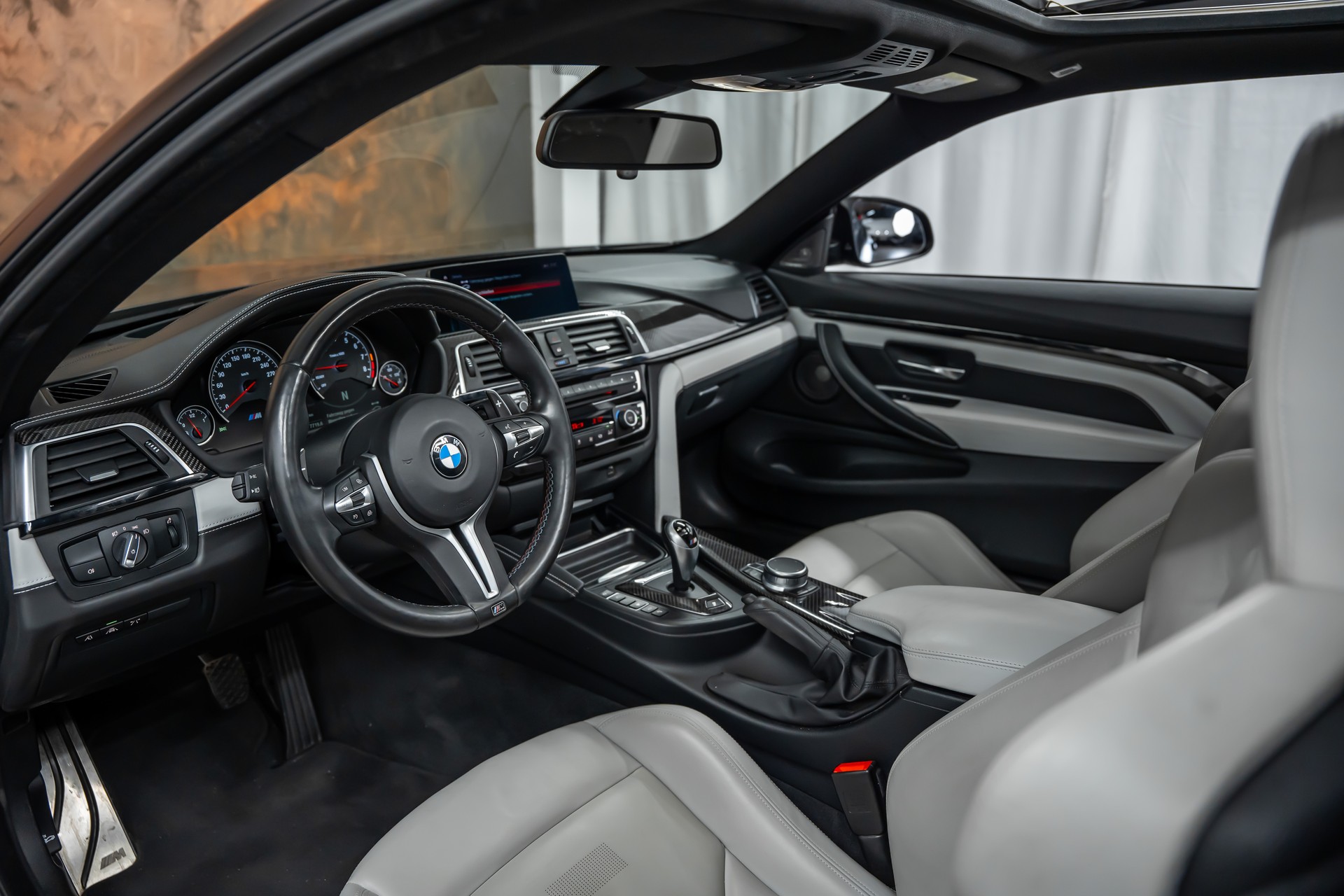 BMW M4 Coupé DKG *CH-Fahrzeug*M-Performance*Carbon*Panorama*Head-Up*-image-13