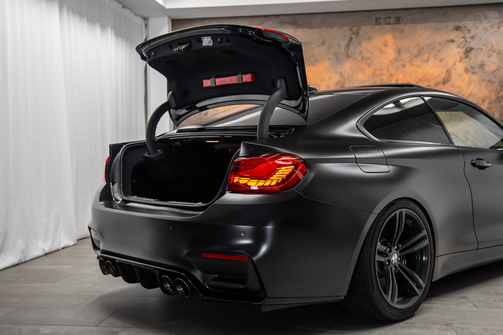 BMW M4 Coupé DKG *CH-Fahrzeug*M-Performance*Carbon*Panorama*Head-Up*-image-7