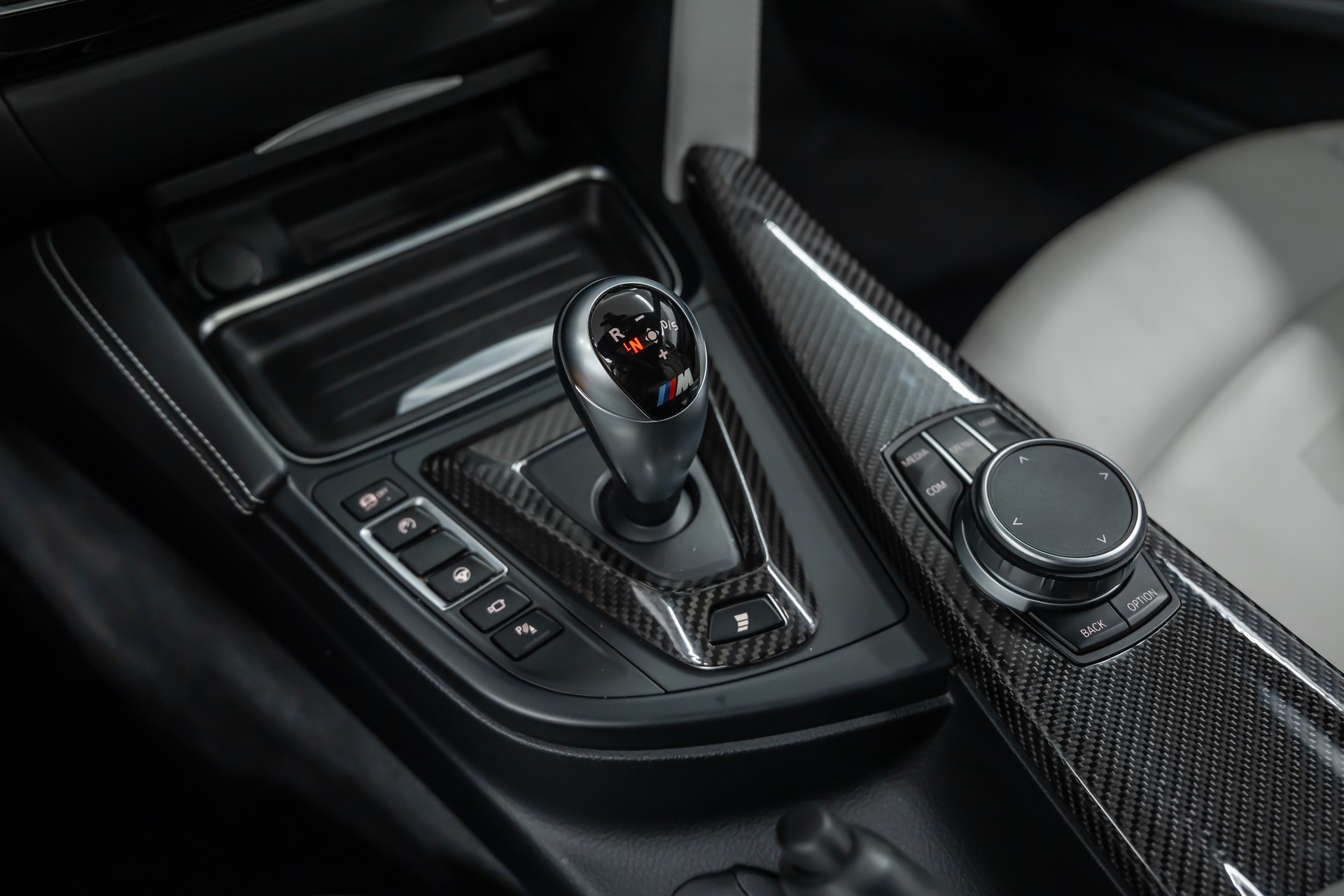BMW M4 Coupé DKG *CH-Fahrzeug*M-Performance*Carbon*Panorama*Head-Up*-image-27