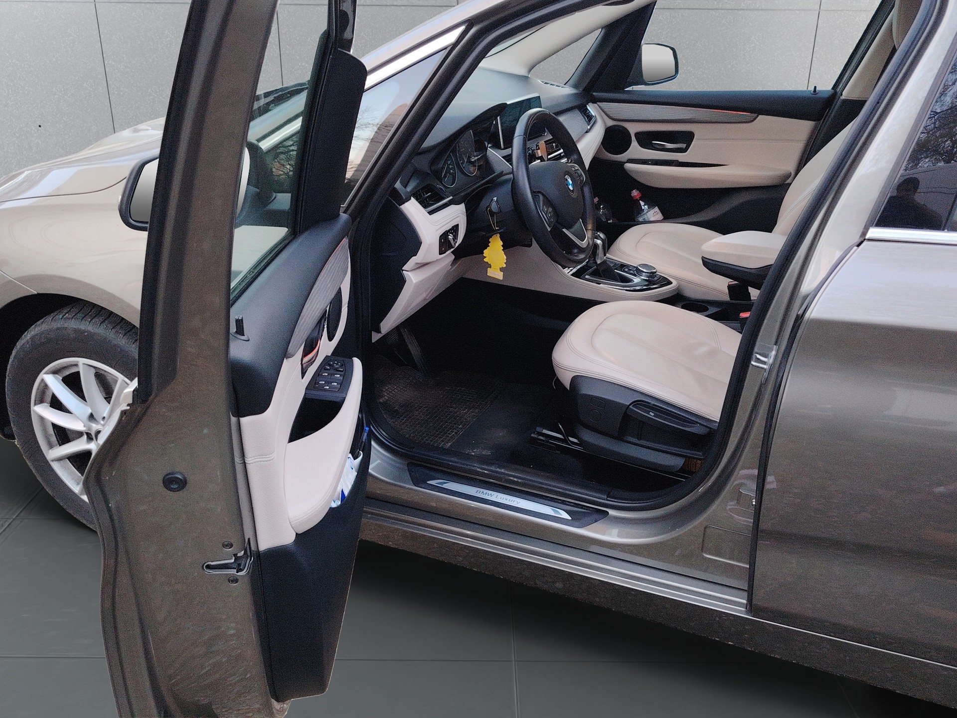 BMW 218i Gran Tourer Sport Line Steptronic-image-9