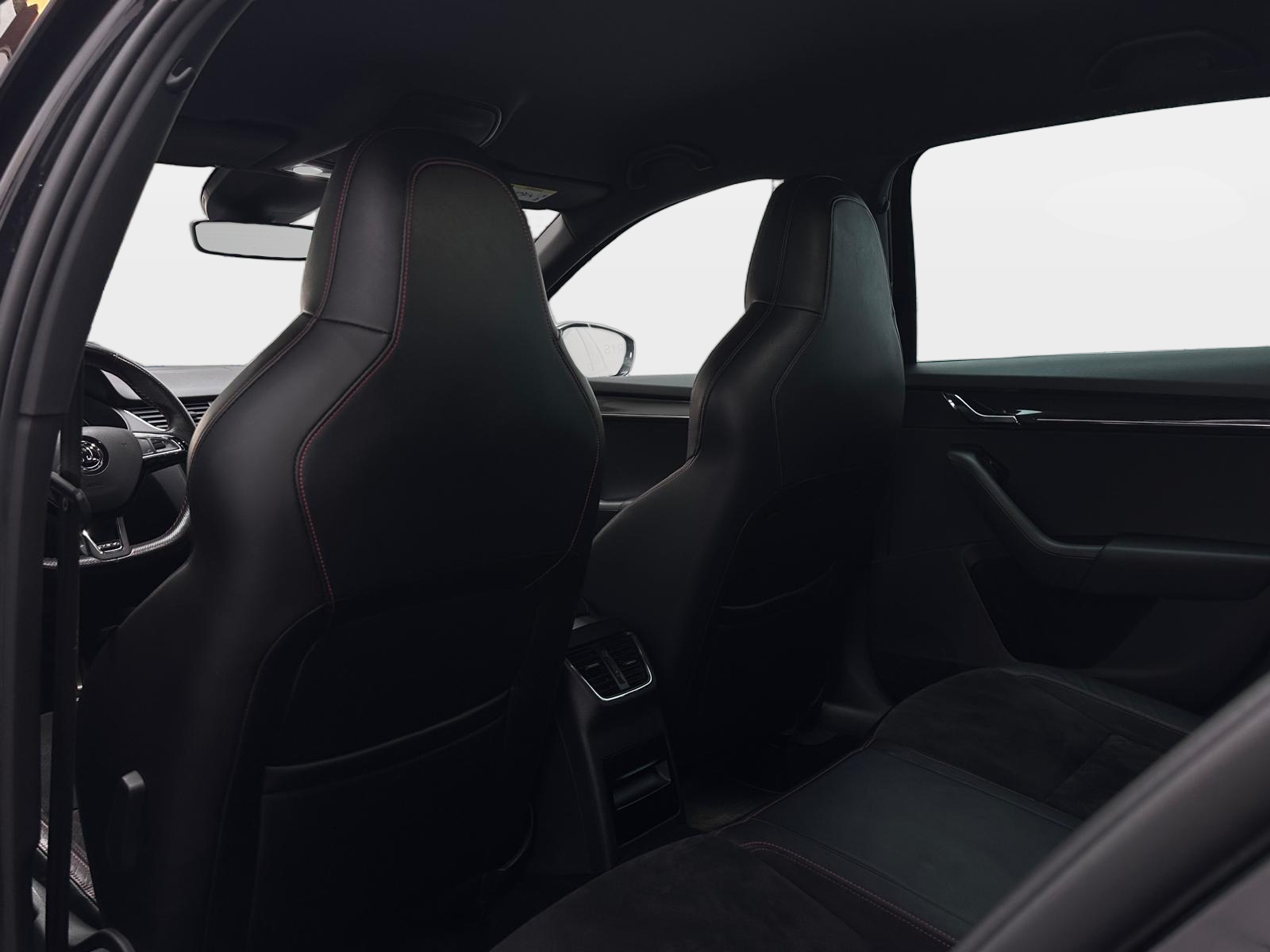 SKODA Octavia Combi 2.0 TSI RS DSG-image-9