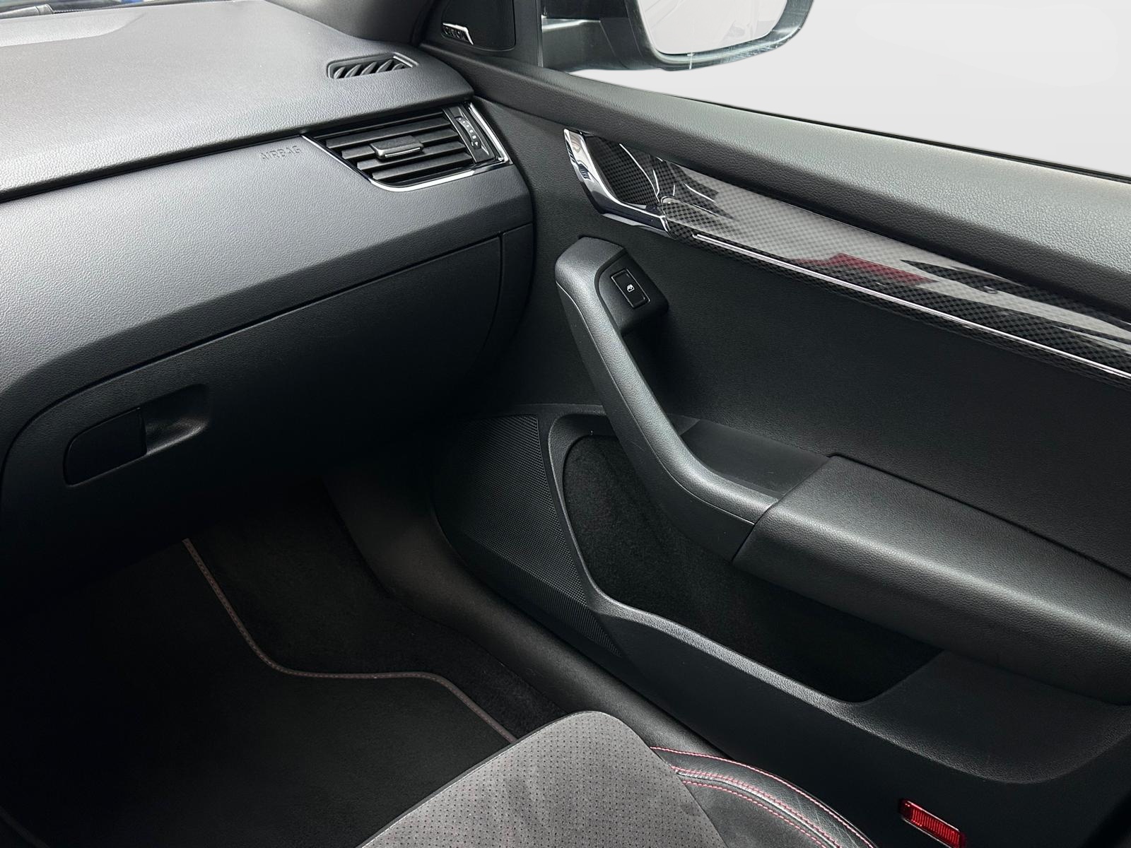 SKODA Octavia Combi 2.0 TSI RS DSG-image-14