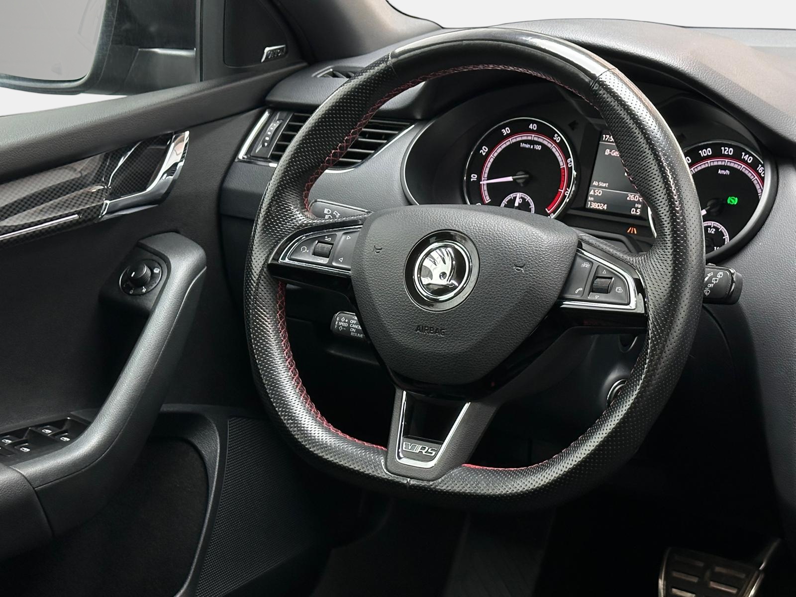 SKODA Octavia Combi 2.0 TSI RS DSG-image-17