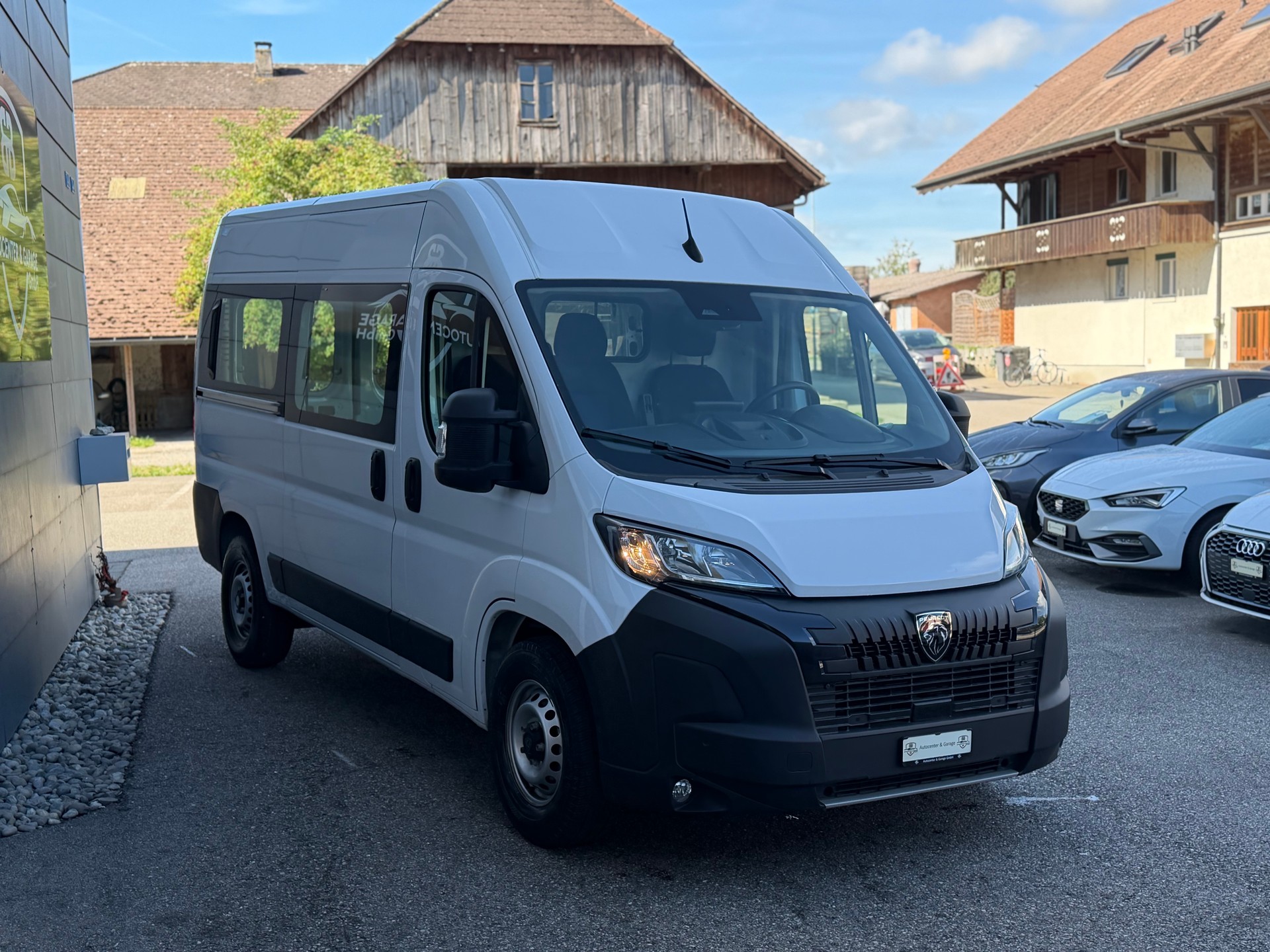 PEUGEOT Boxer 2.2 HDI 335 L2H2 verglast EAT8-image-11
