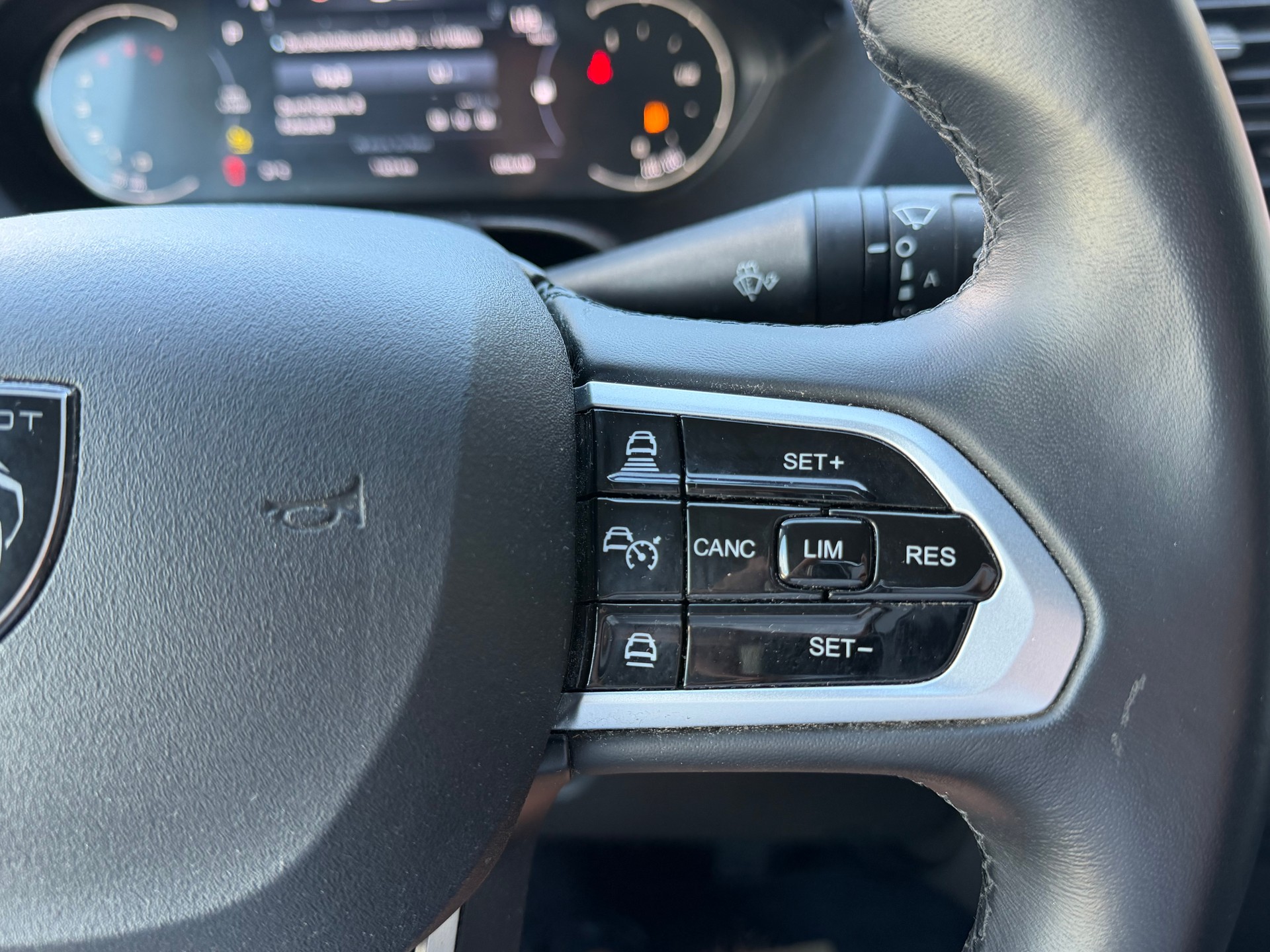 PEUGEOT Boxer 2.2 HDI 335 L2H2 verglast EAT8-image-28