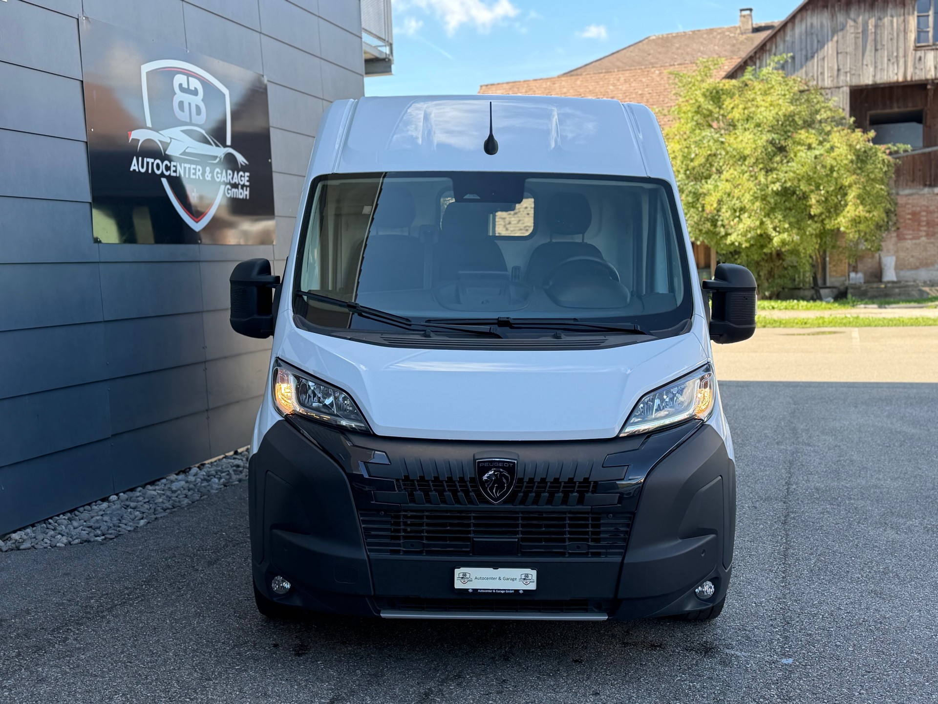 PEUGEOT Boxer 2.2 HDI 335 L2H2 verglast EAT8-image-10
