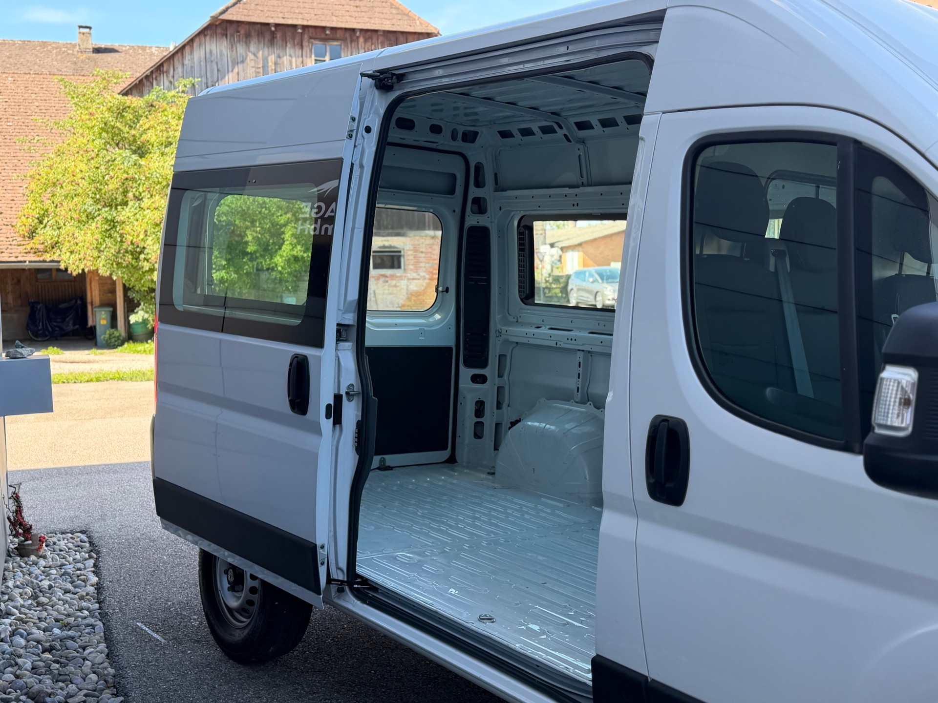 PEUGEOT Boxer 2.2 HDI 335 L2H2 verglast EAT8-image-12