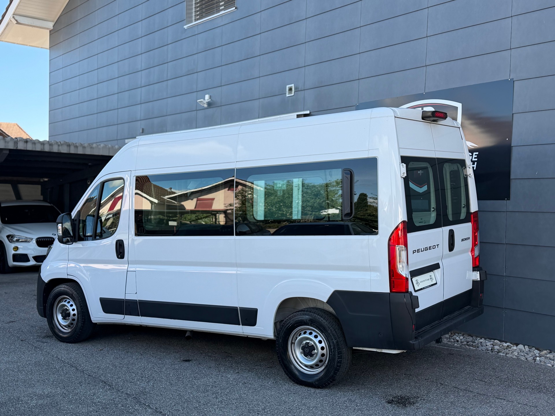 PEUGEOT Boxer 2.2 HDI 335 L2H2 verglast EAT8-image-4