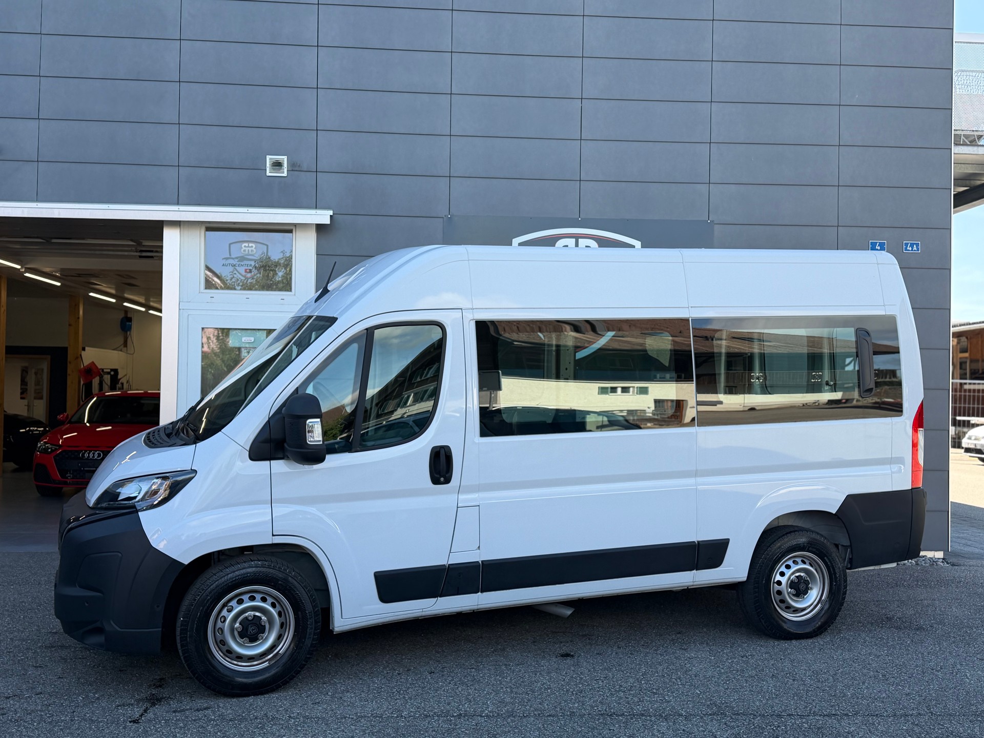 PEUGEOT Boxer 2.2 HDI 335 L2H2 verglast EAT8-showroom-element-2