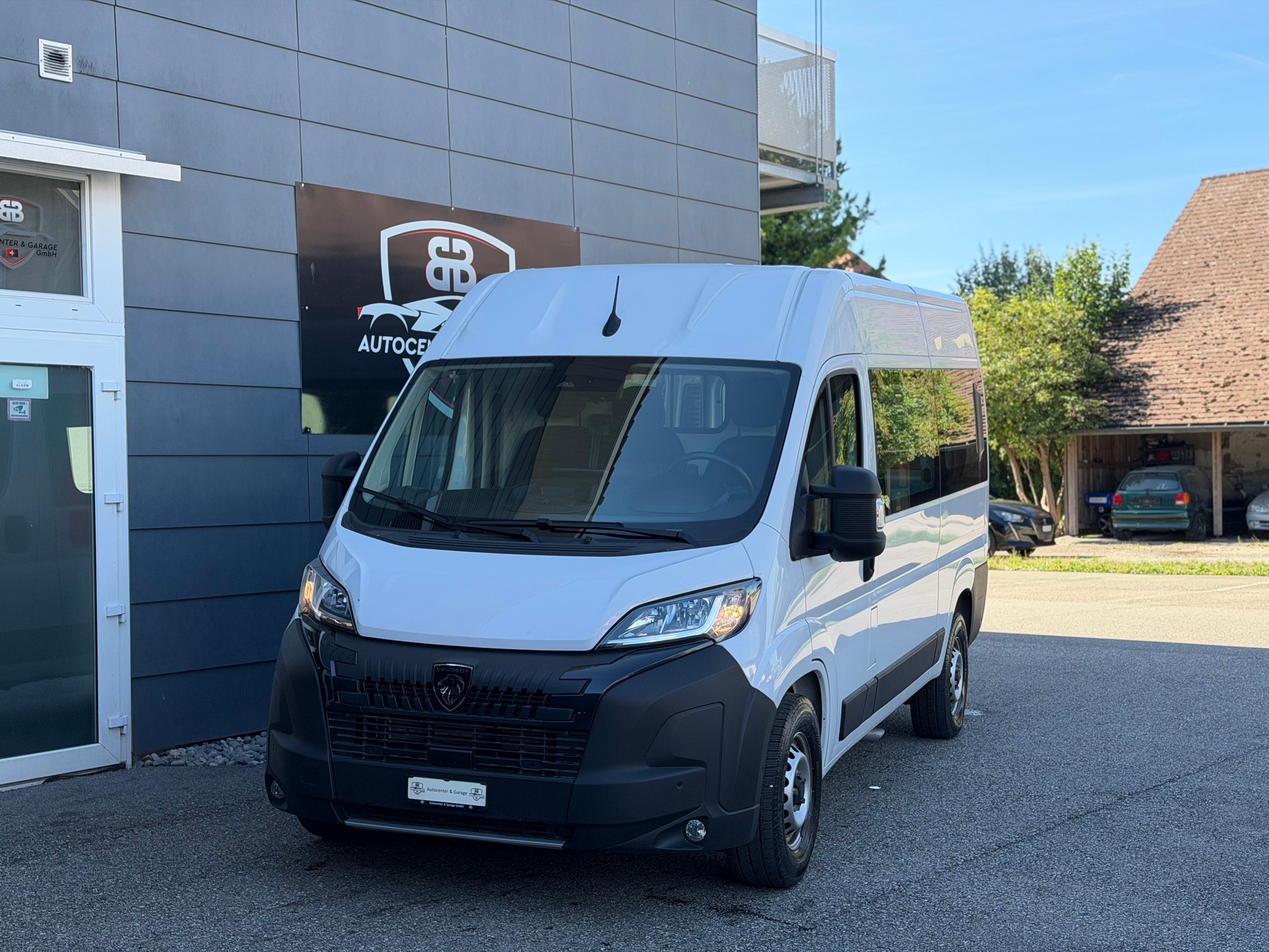 PEUGEOT Boxer 2.2 HDI 335 L2H2 verglast EAT8