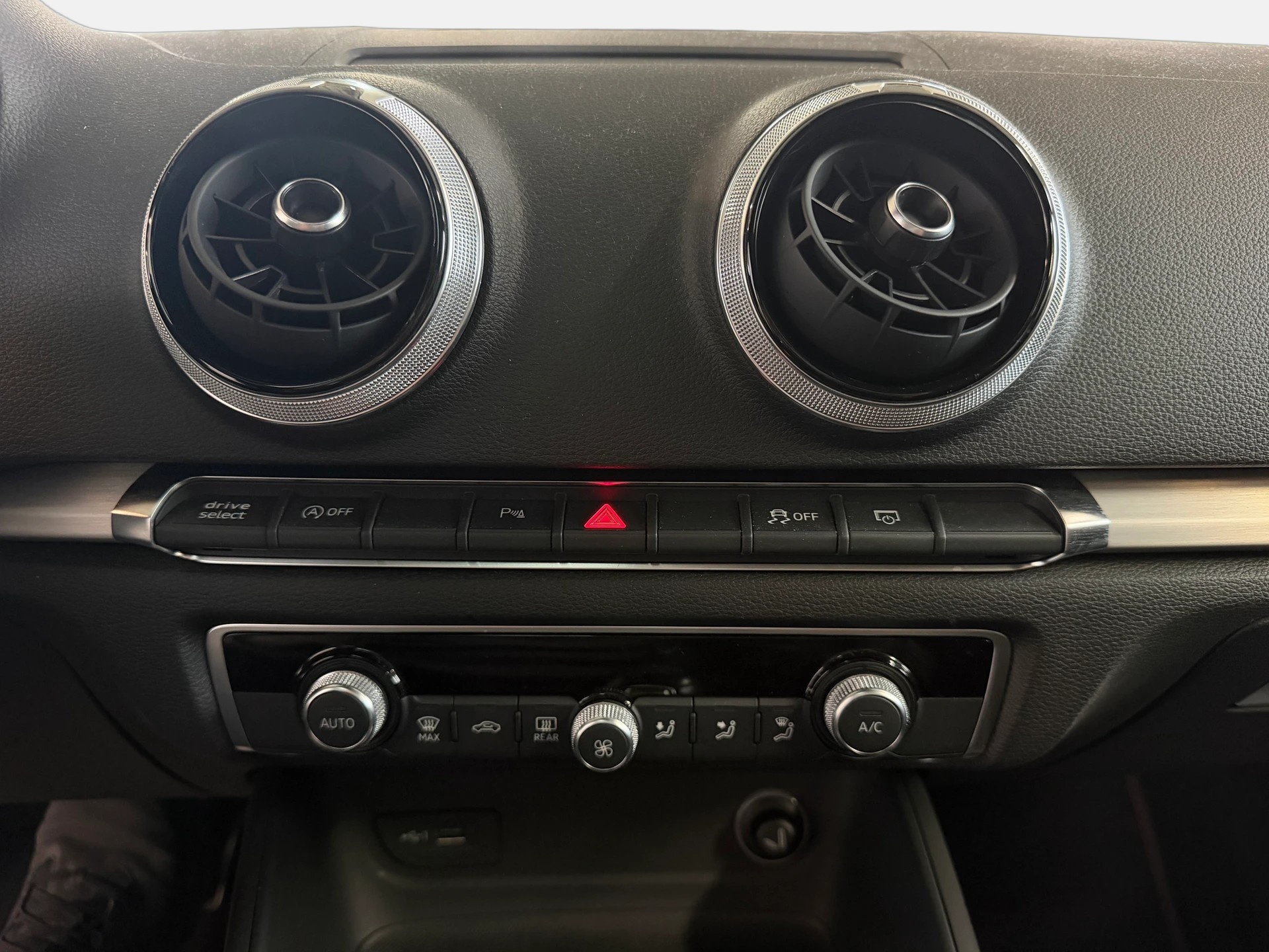 AUDI S3 Sportback 2.0 TFSI quattro S-tronic | Frisch MFK | Pano Dach | Bang & Olufsen-image-16