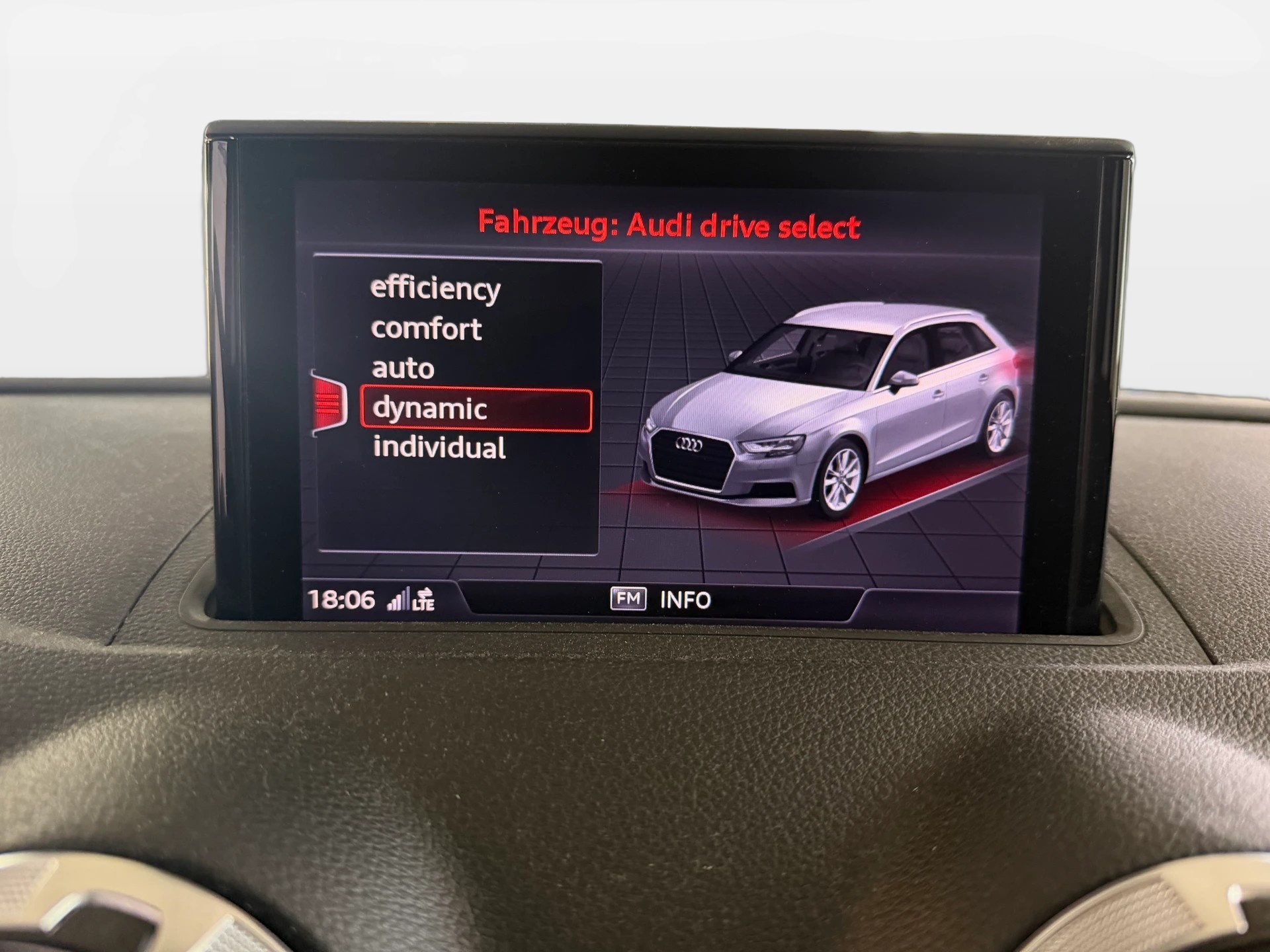AUDI S3 Sportback 2.0 TFSI quattro S-tronic | Frisch MFK | Pano Dach | Bang & Olufsen-image-21