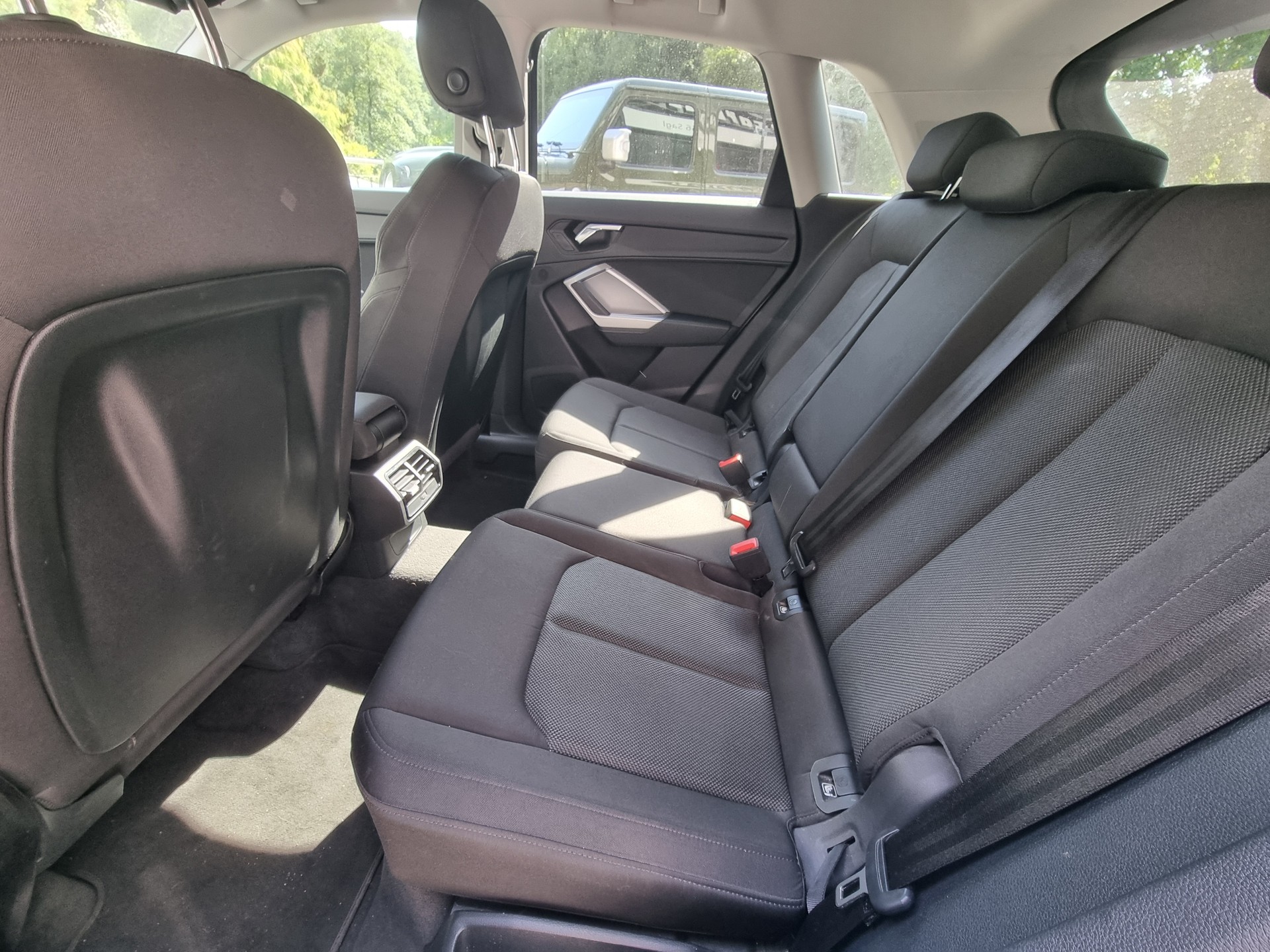 AUDI Q3 40 TFSI quattro S-tronic-image-5