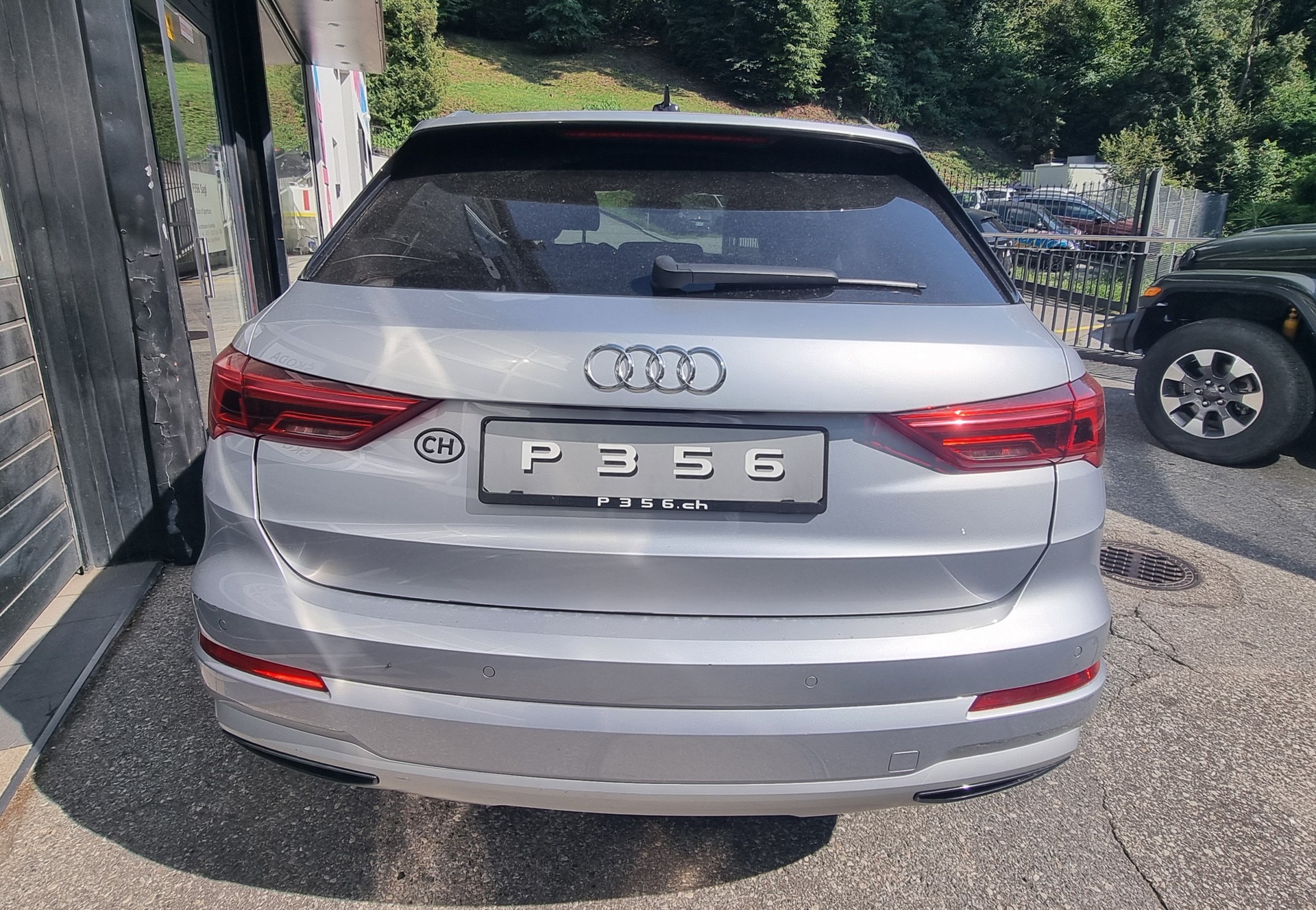AUDI Q3 40 TFSI quattro S-tronic-image-2