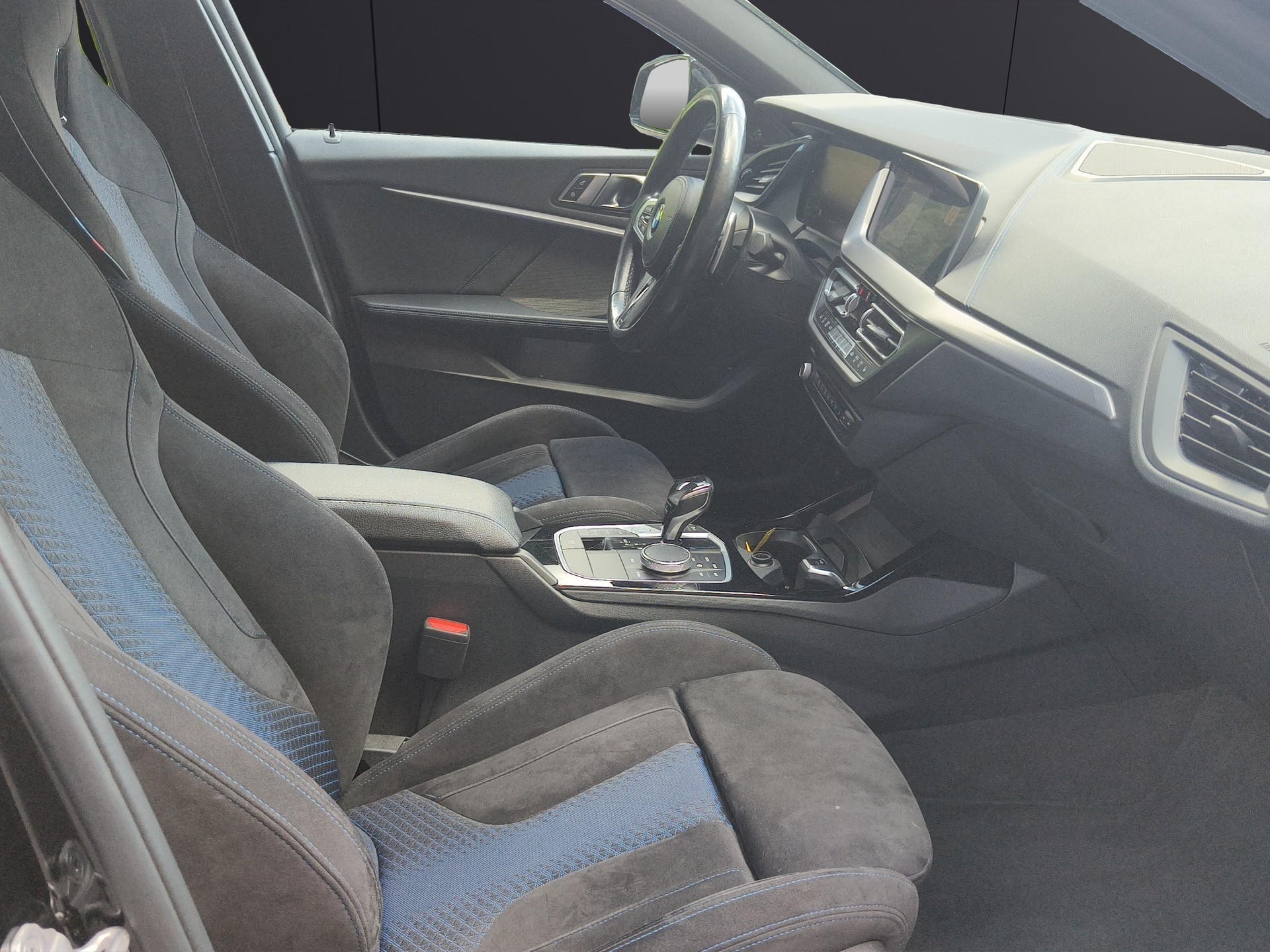 BMW M135i xDrive Steptronic PERFORMANCE-image-8