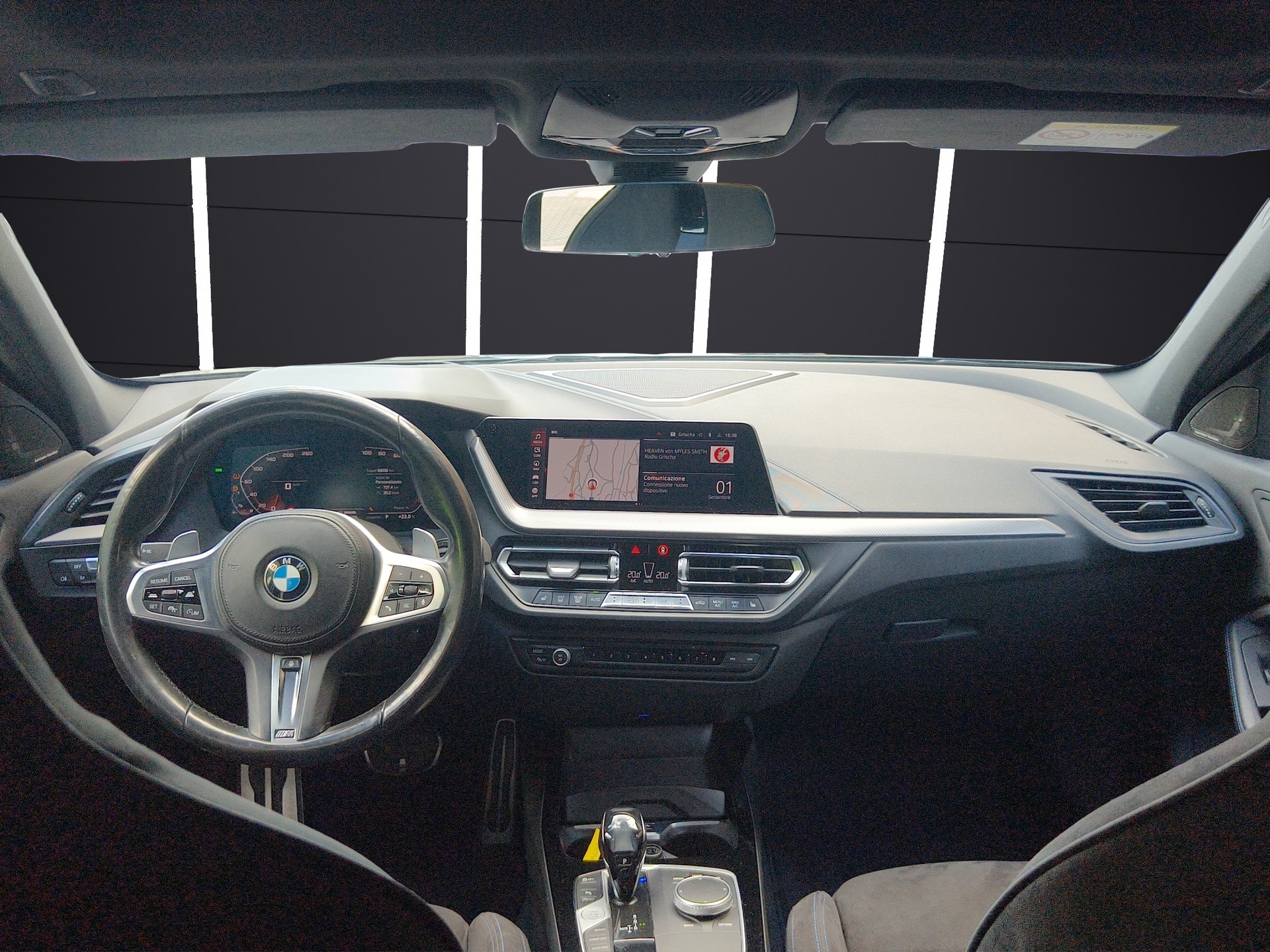 BMW M135i xDrive Steptronic PERFORMANCE-image-7