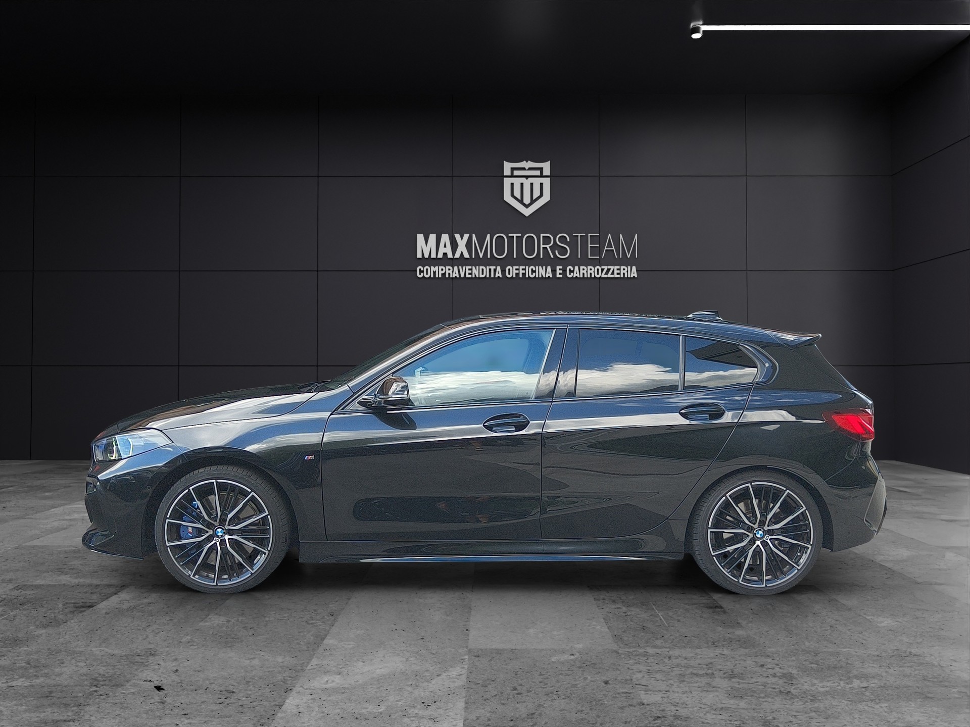 BMW M135i xDrive Steptronic PERFORMANCE-image-3