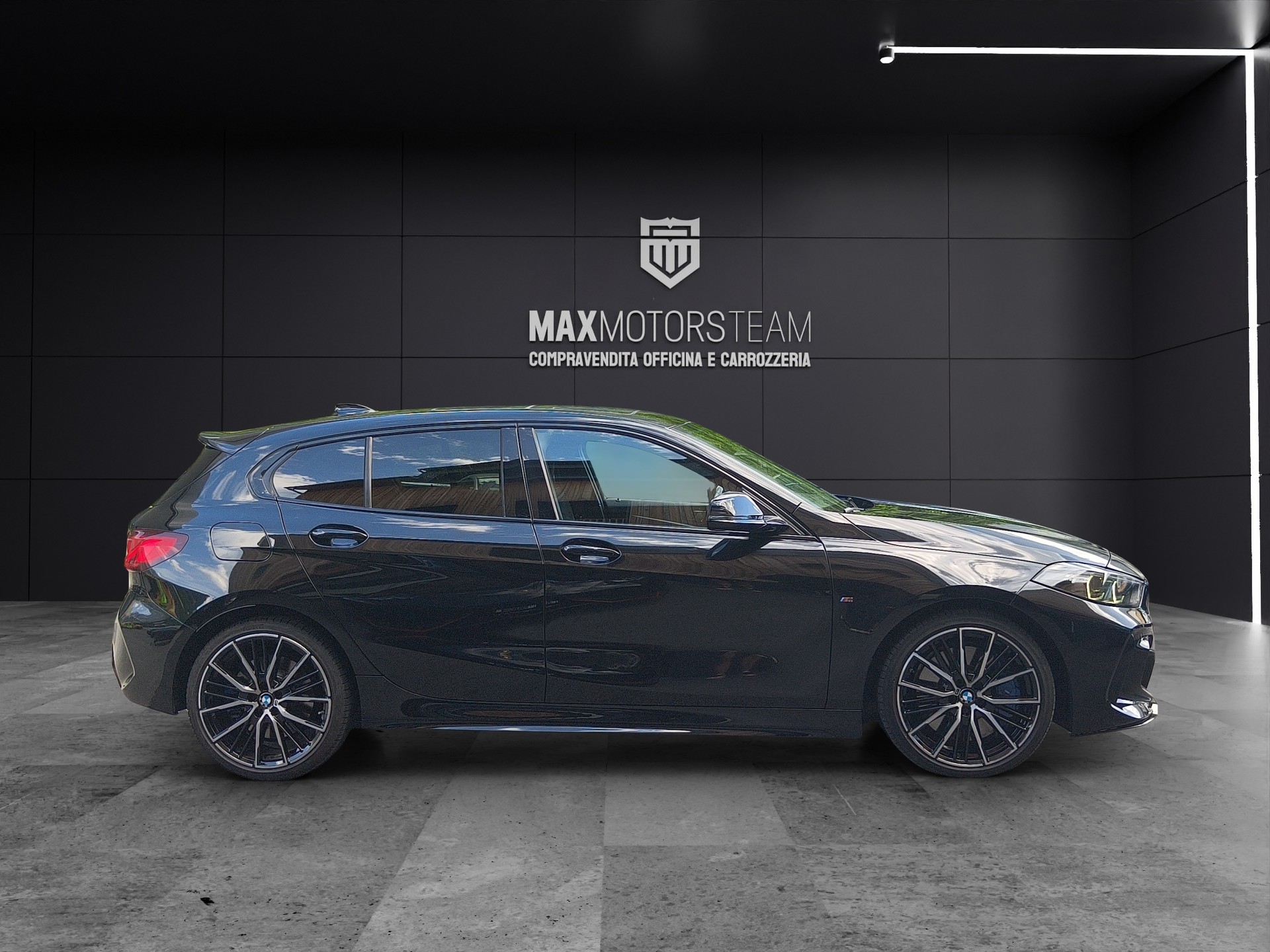 BMW M135i xDrive Steptronic PERFORMANCE-image-2