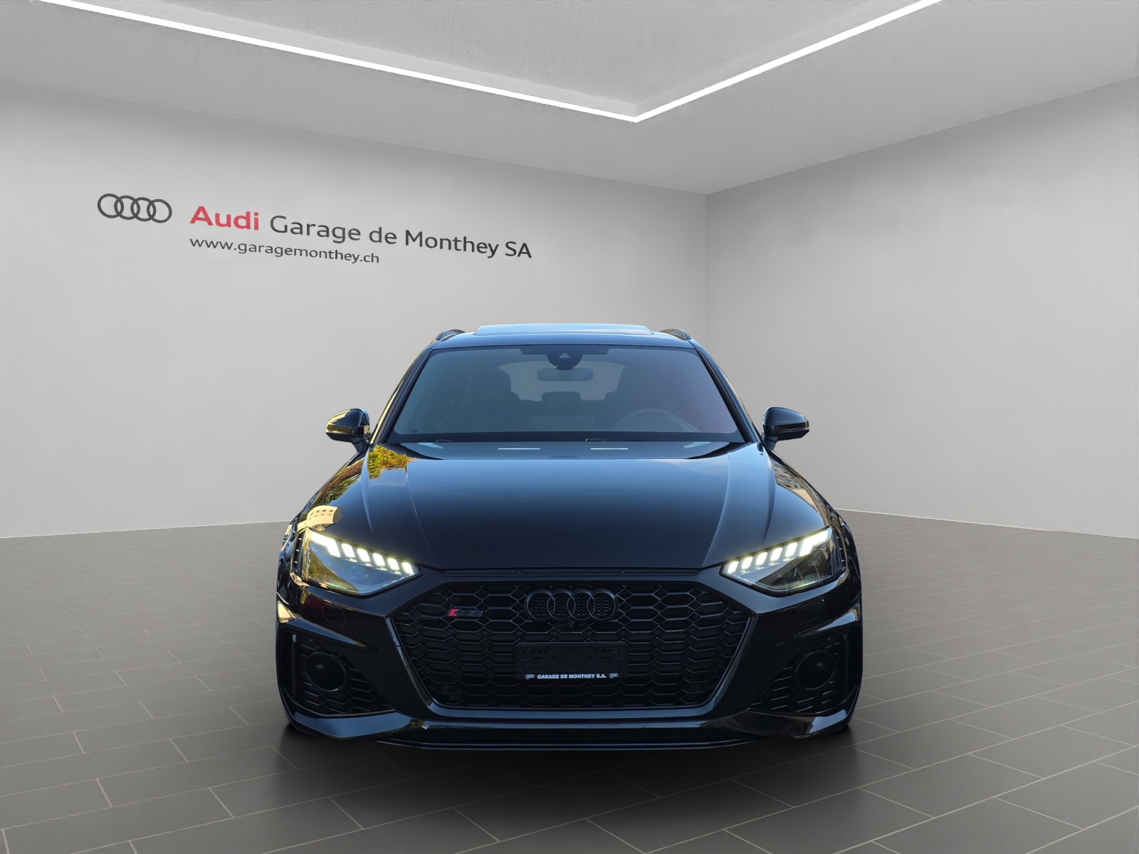 AUDI RS4 Avant quattro tiptronic-image-1