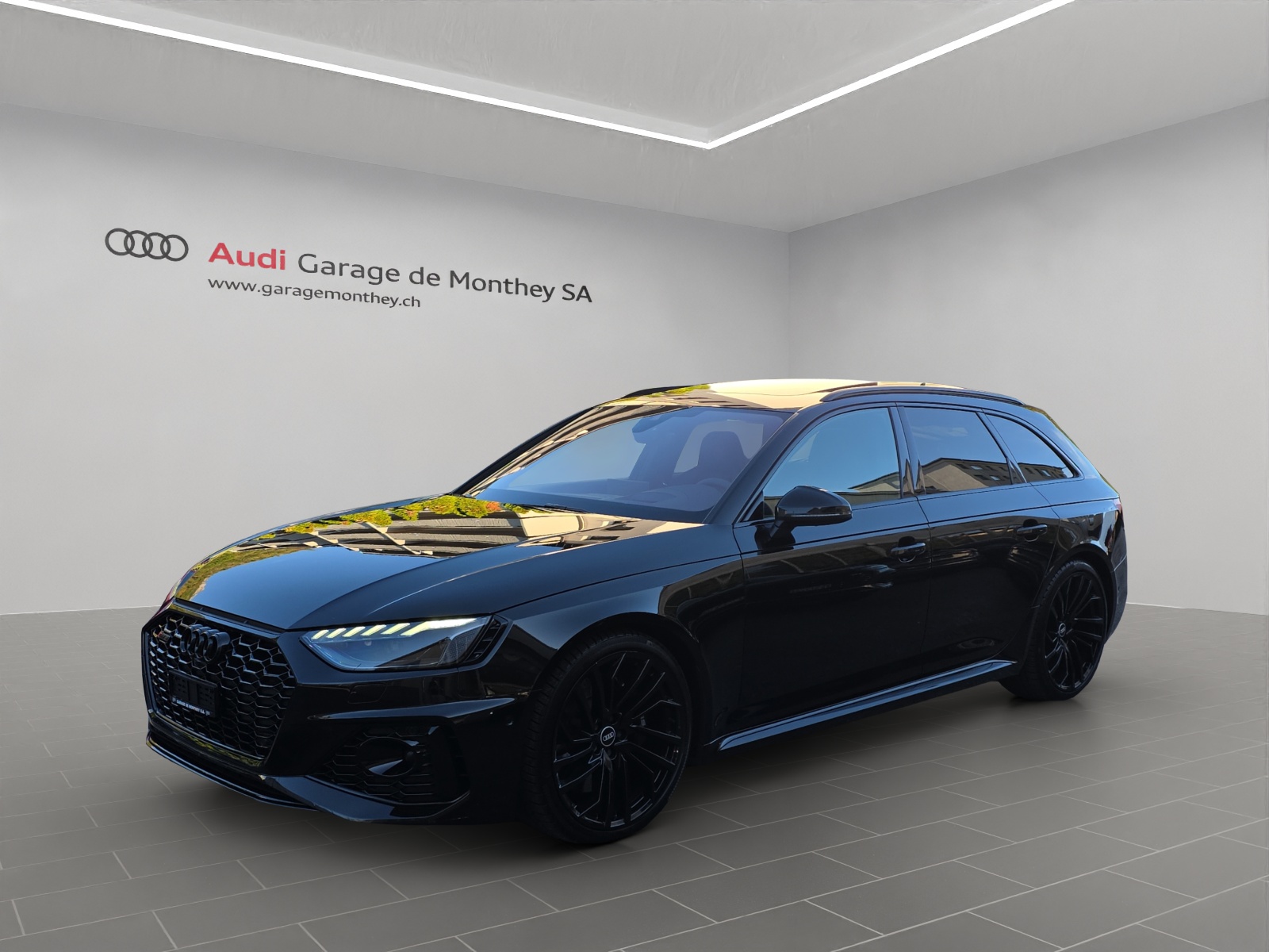 AUDI RS4 Avant quattro tiptronic-image-0