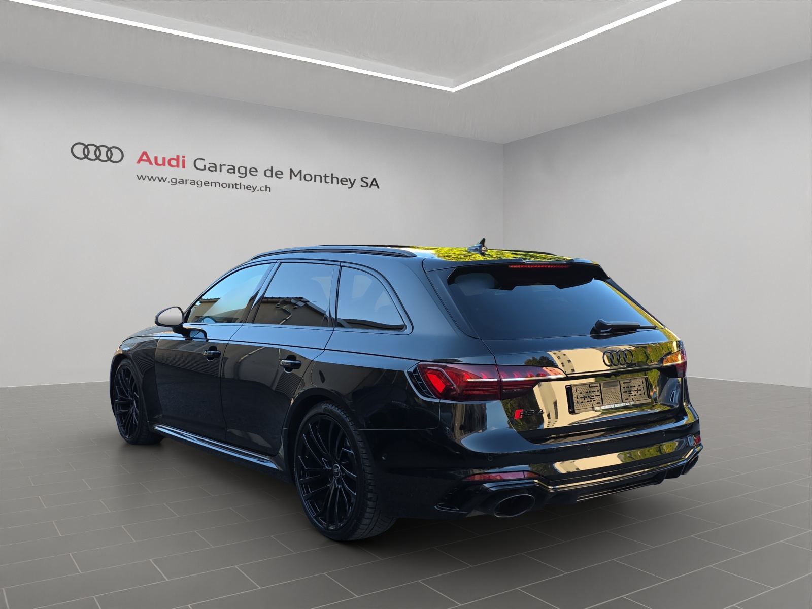AUDI RS4 Avant quattro tiptronic-image-5