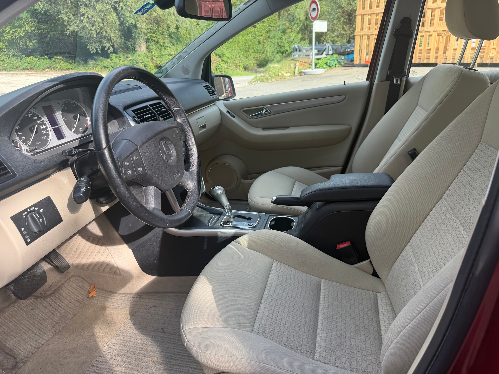 MERCEDES-BENZ B 200 CDI-image-10