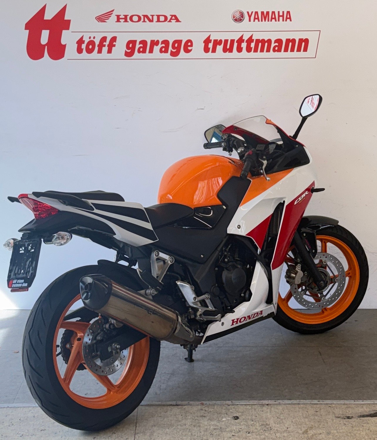 HONDA CBR 300 R-showroom-element-3