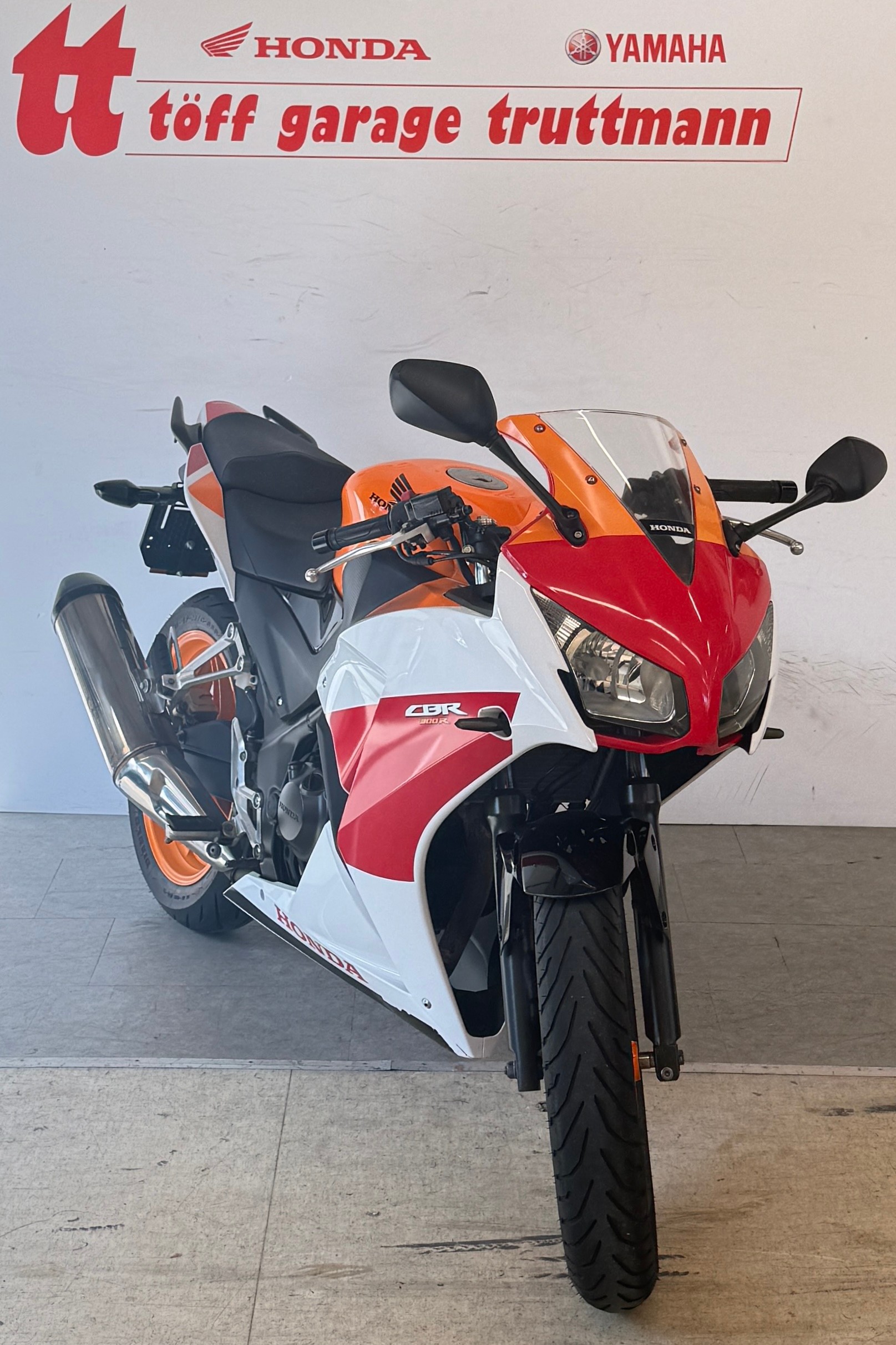 HONDA CBR 300 R-showroom-element-2