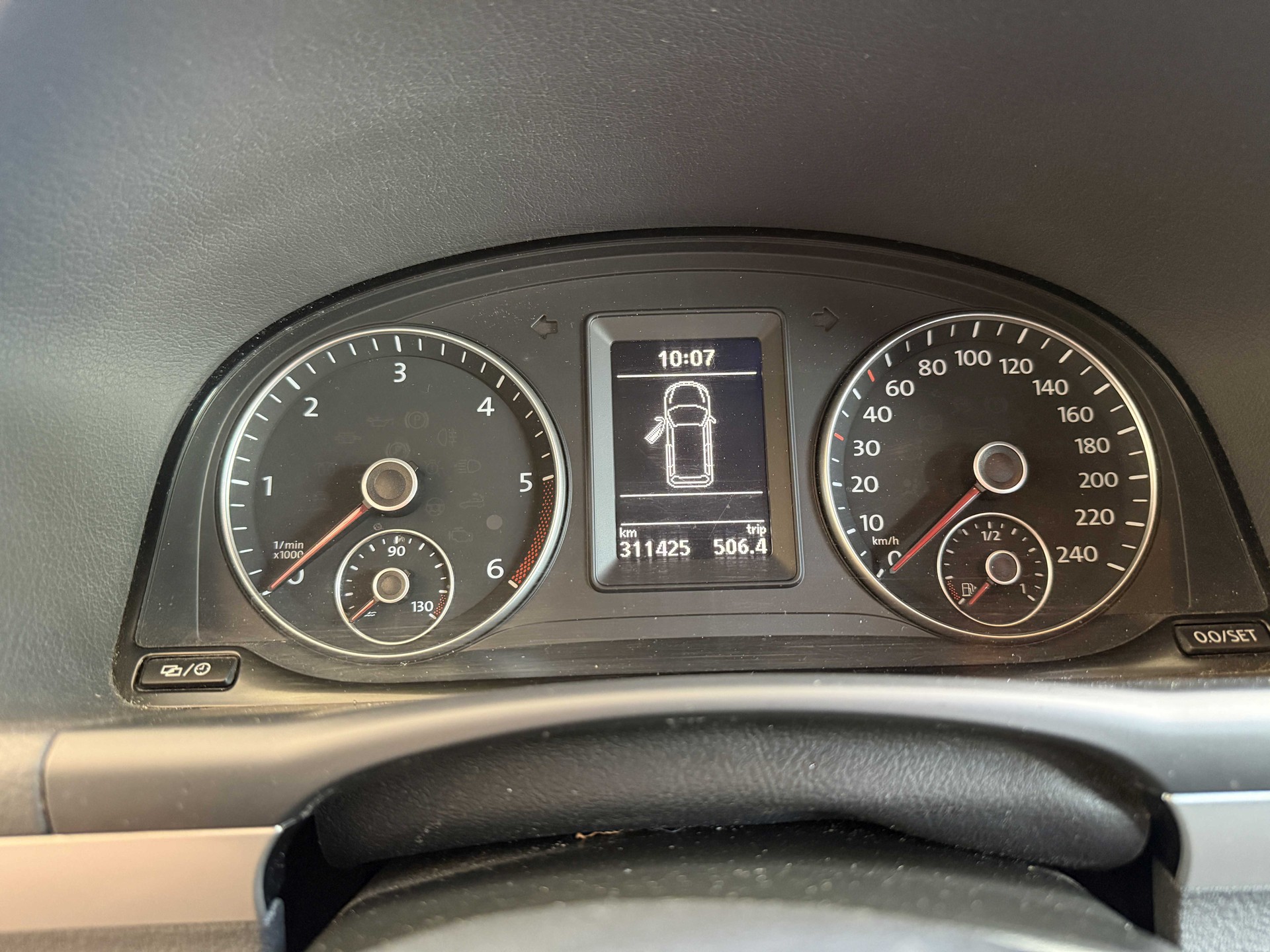 VW Touran 1.6 TDI BlueMotion Technology Trendline-image-8