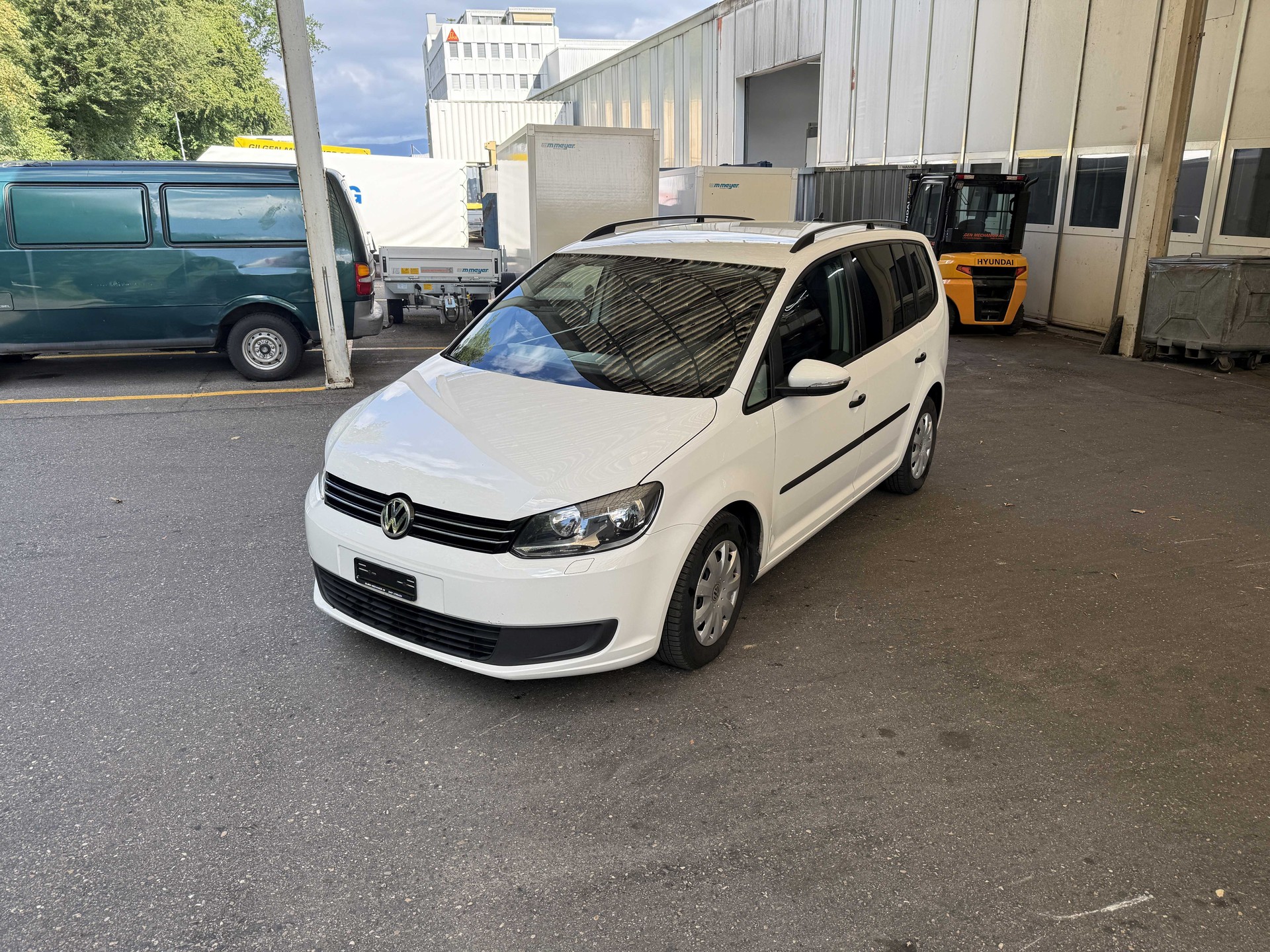 VW Touran 1.6 TDI BlueMotion Technology Trendline-image-0