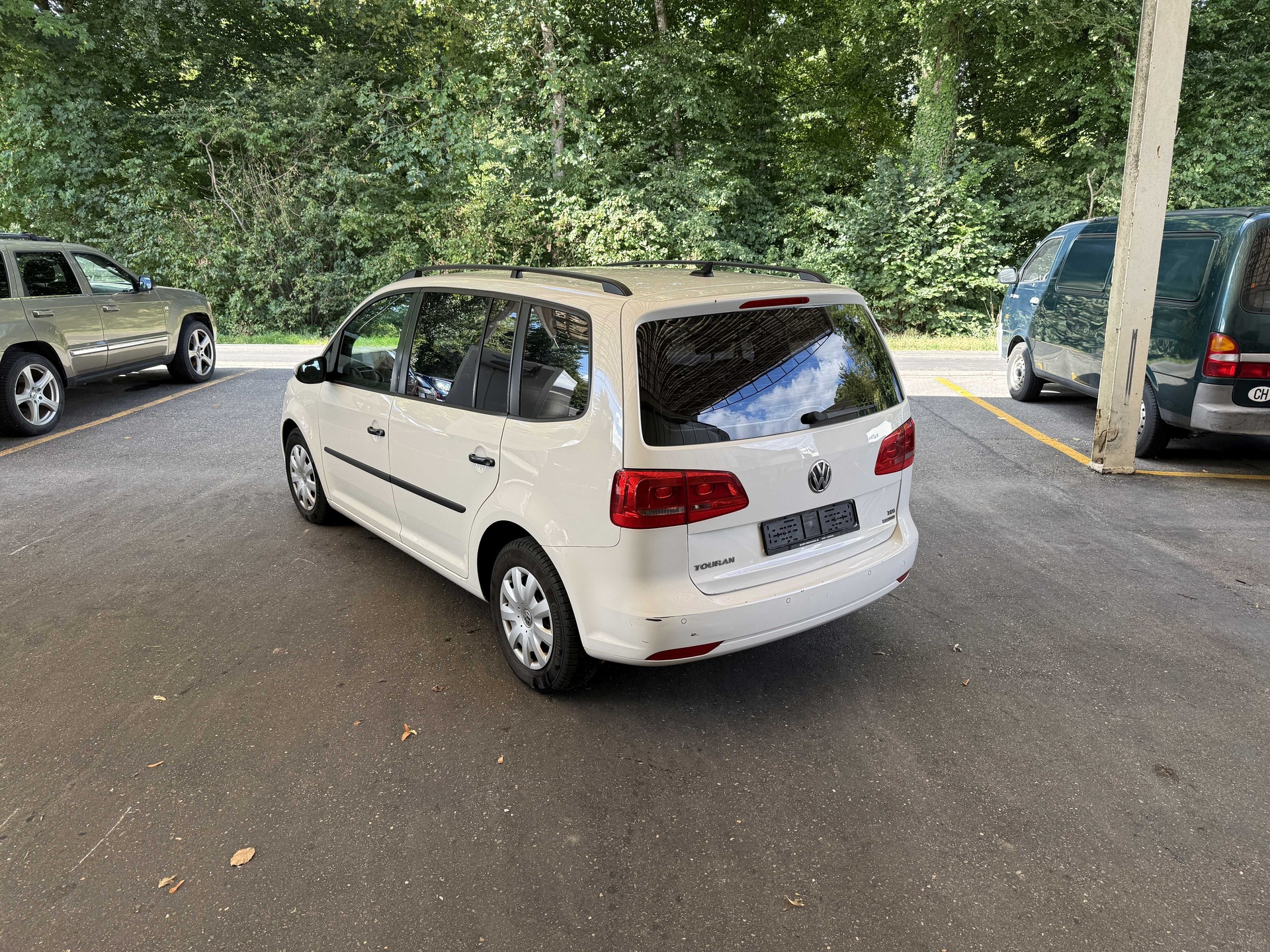 VW Touran 1.6 TDI BlueMotion Technology Trendline-image-1