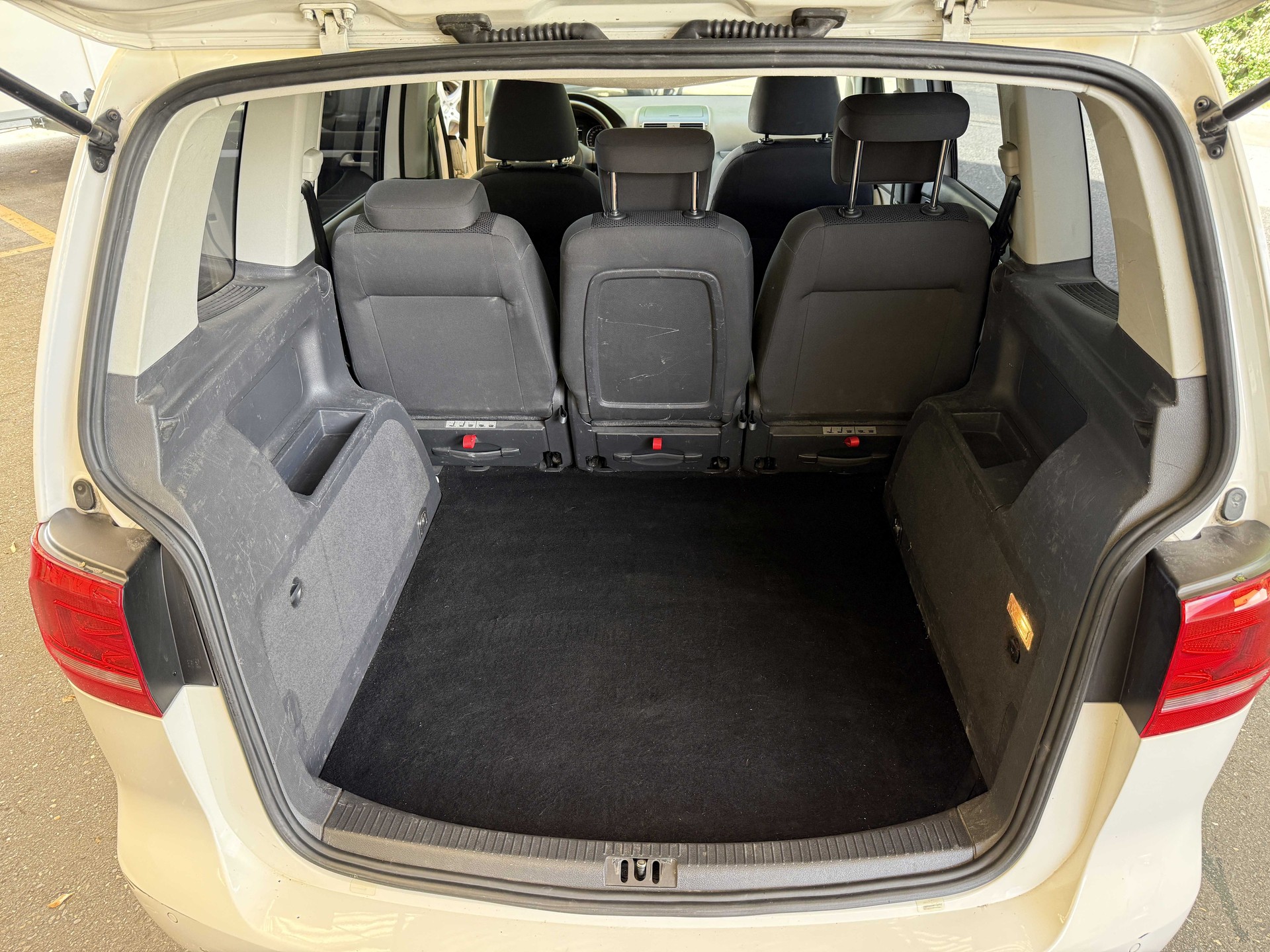 VW Touran 1.6 TDI BlueMotion Technology Trendline-image-7
