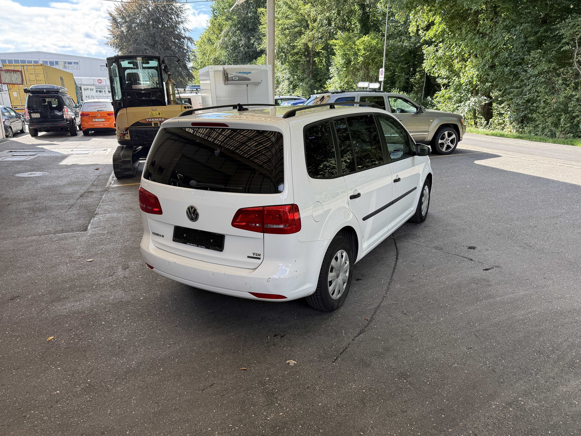 VW Touran 1.6 TDI BlueMotion Technology Trendline-image-2