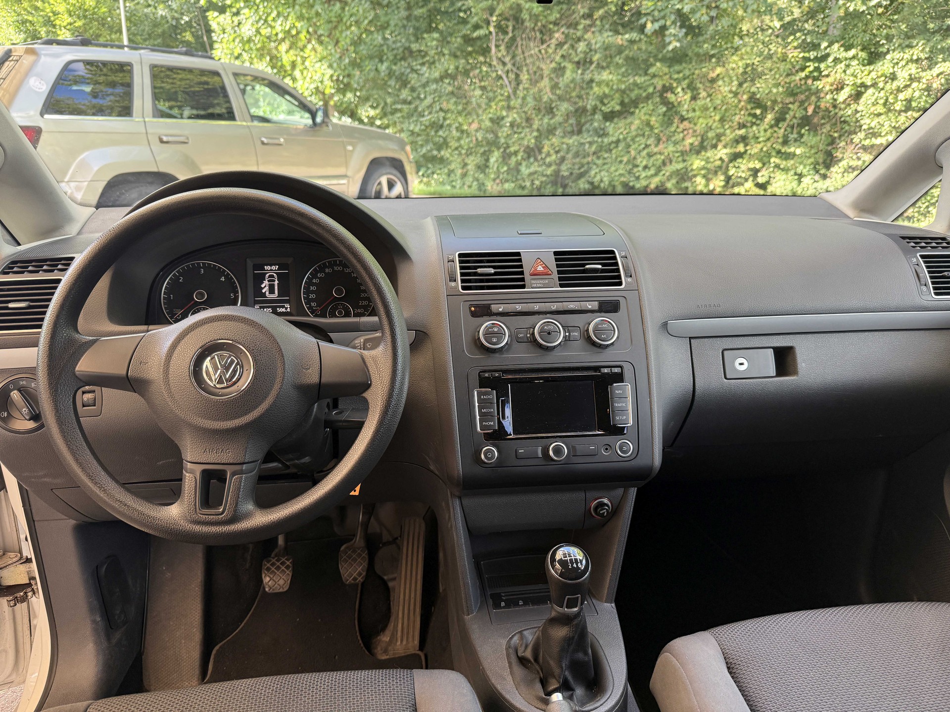 VW Touran 1.6 TDI BlueMotion Technology Trendline-image-5