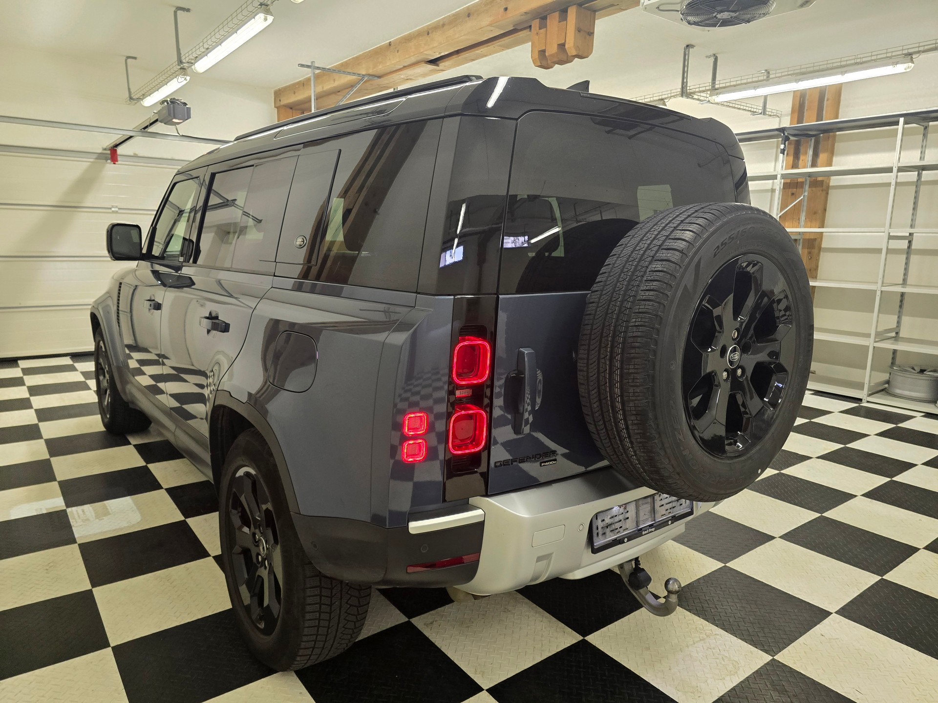 LAND ROVER Defender 110 P400e Si4 PHEV X-Dynamic SE AT8-image-13