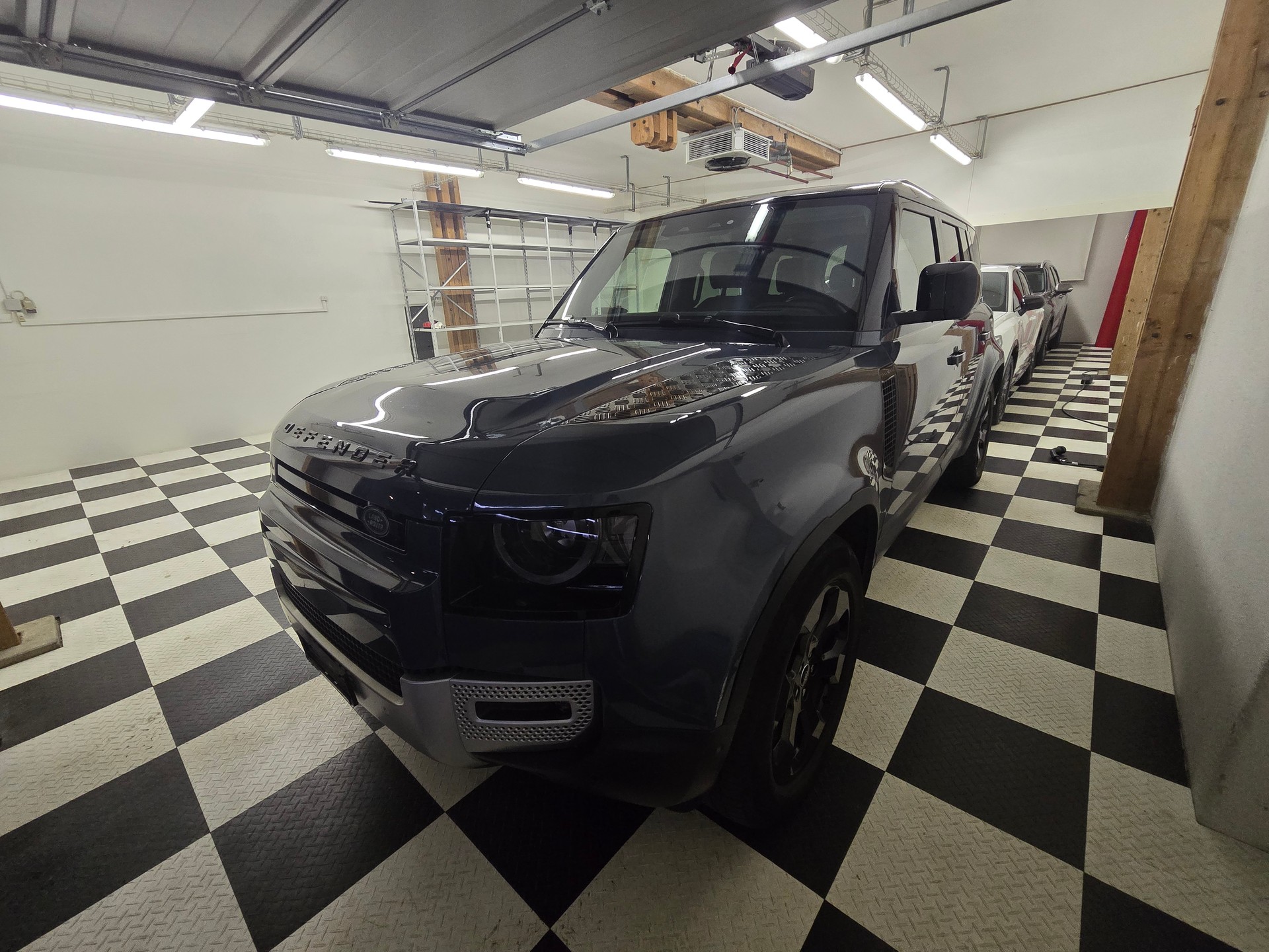 LAND ROVER Defender 110 P400e Si4 PHEV X-Dynamic SE AT8-image-2