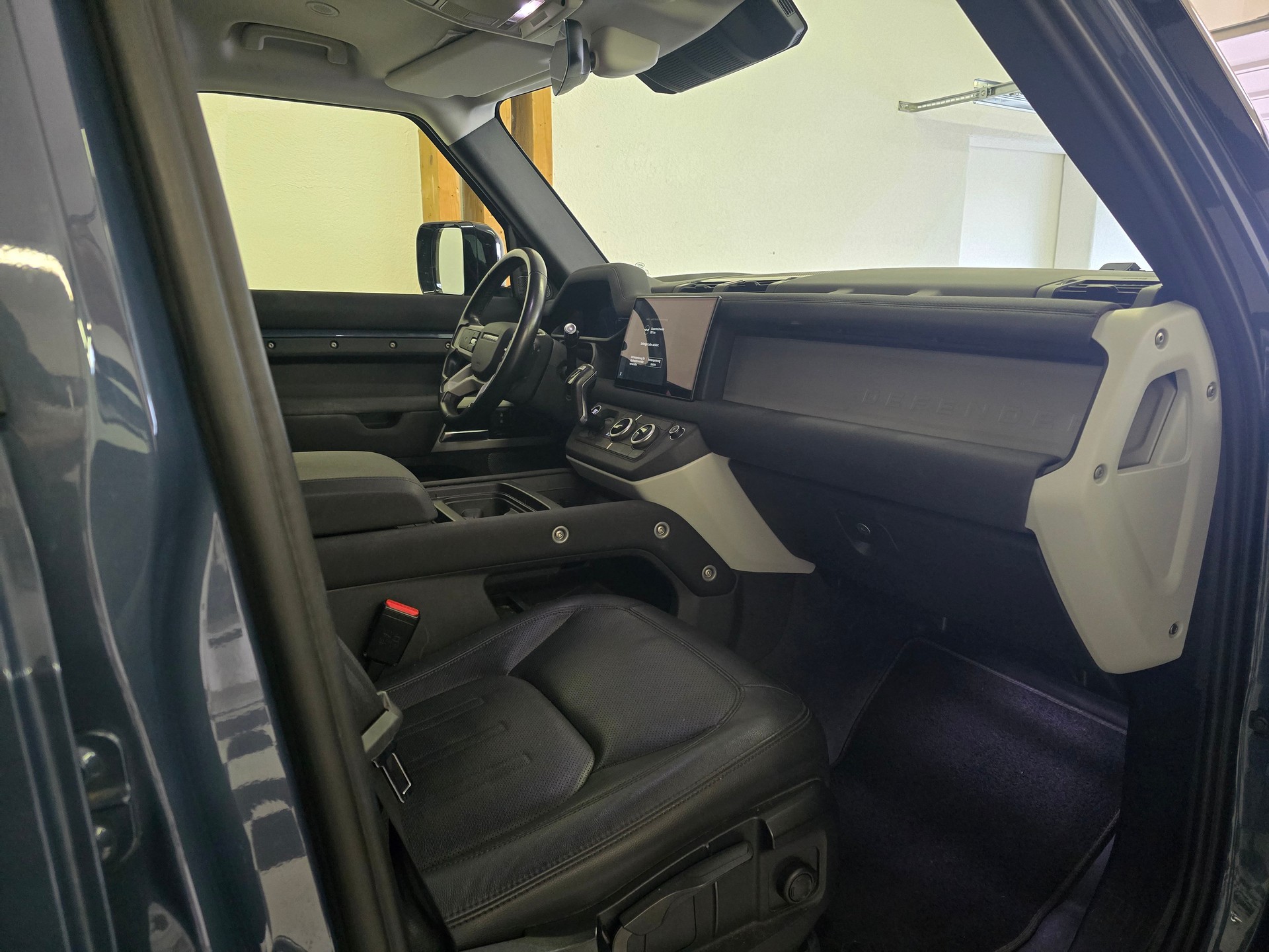 LAND ROVER Defender 110 P400e Si4 PHEV X-Dynamic SE AT8-image-10