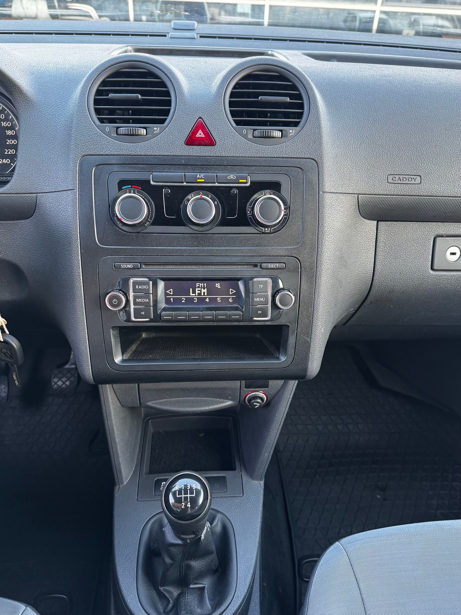 VW Caddy 1.6 TDI-image-12