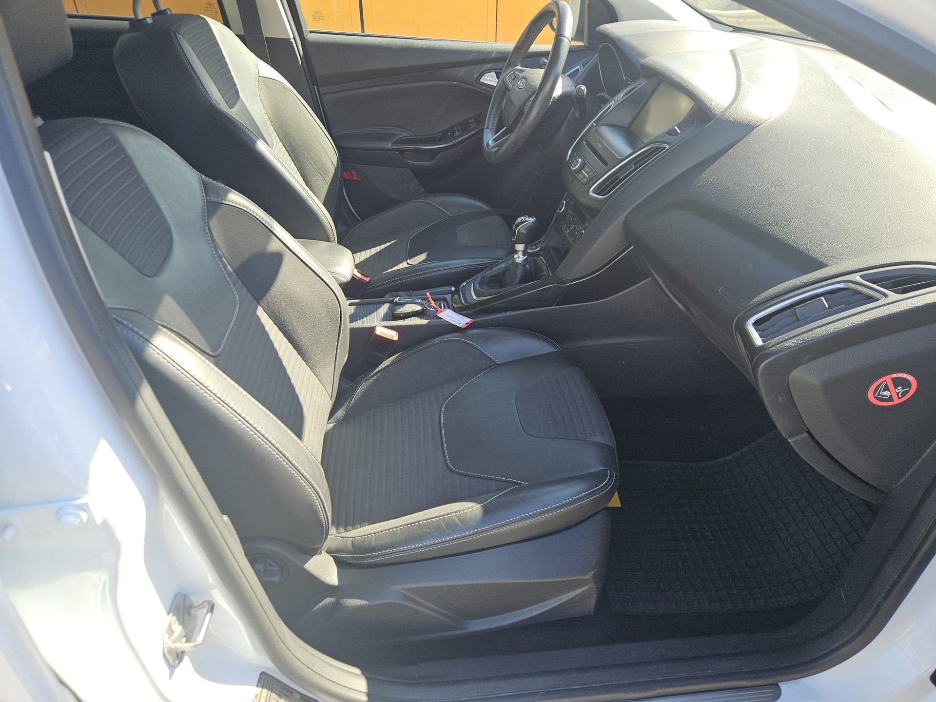 FORD Focus 1.5 SCTi Carving-image-6